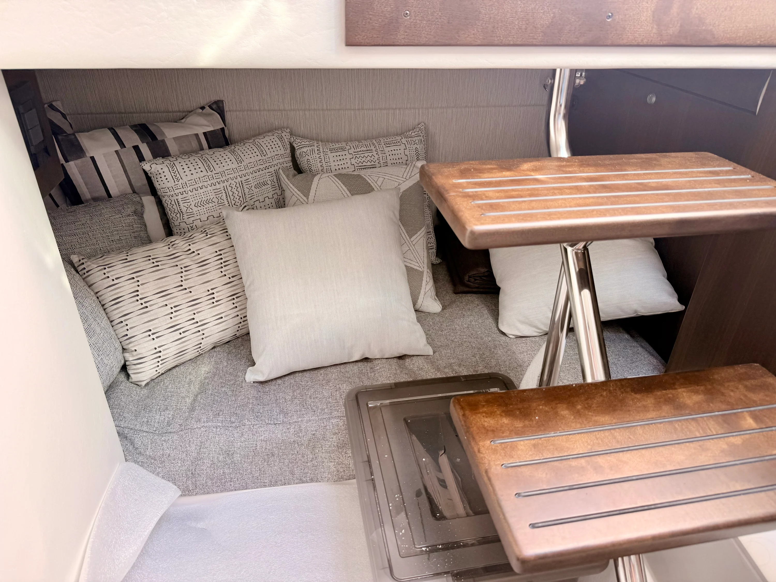 2026 Cruisers Yachts 34 GLS Outboard Image Thumbnail #63