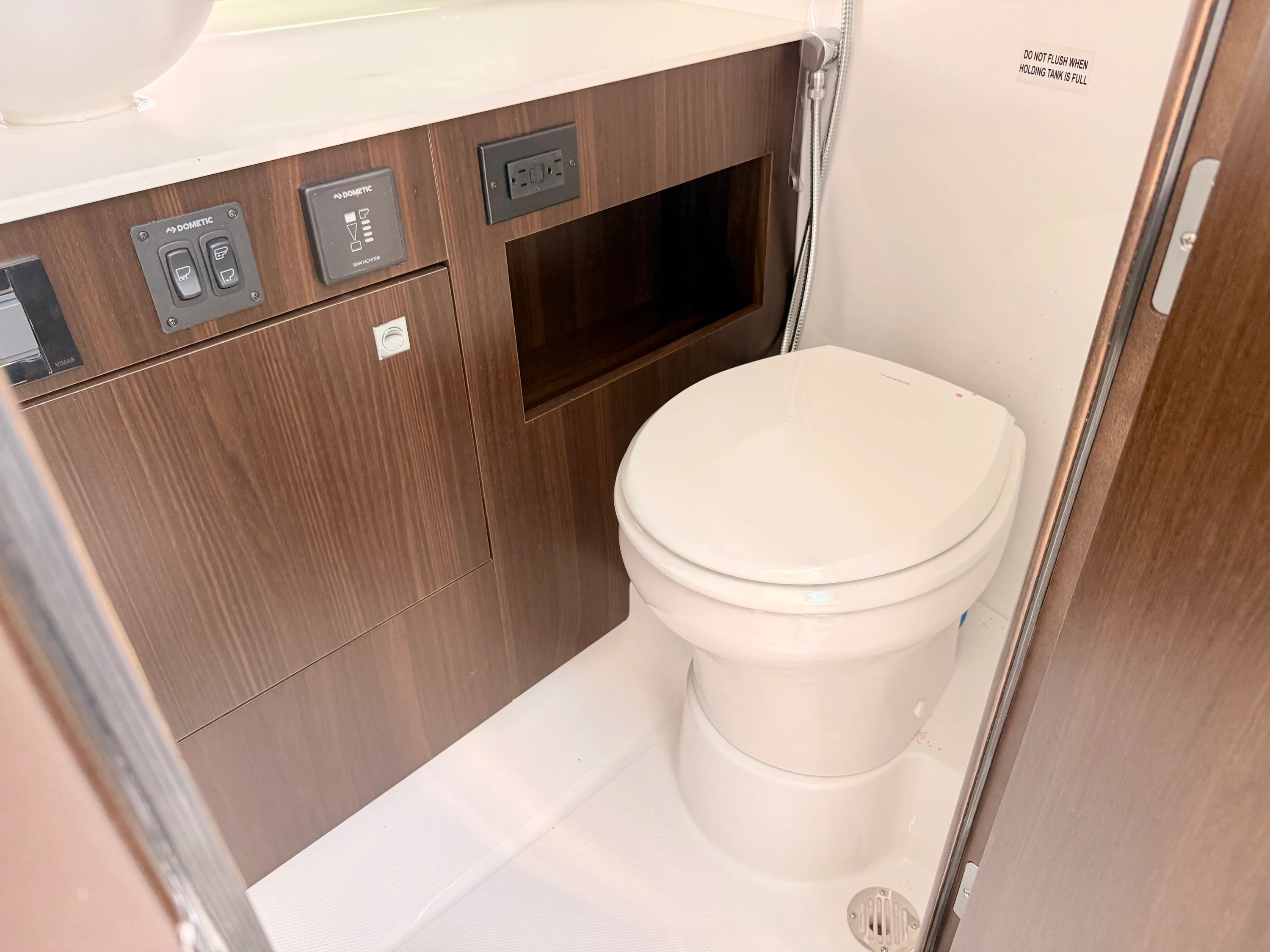 2026 Cruisers Yachts 34 GLS Outboard Image Thumbnail #65