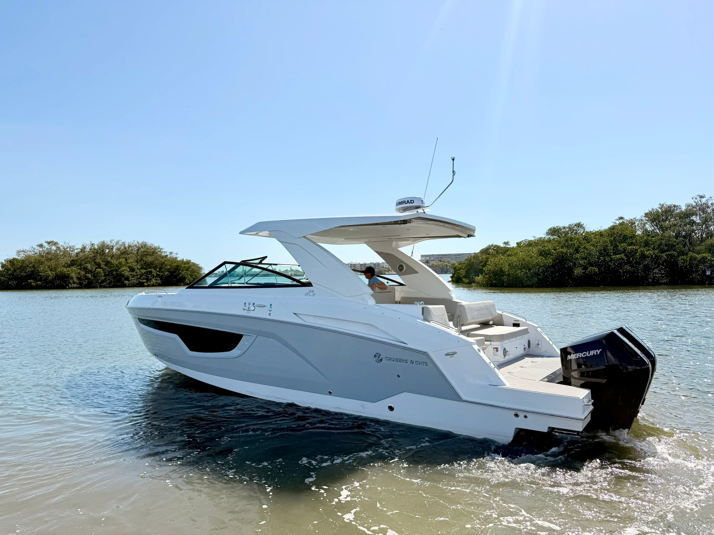 2026 Cruisers Yachts 34 GLS Outboard Image Thumbnail #13