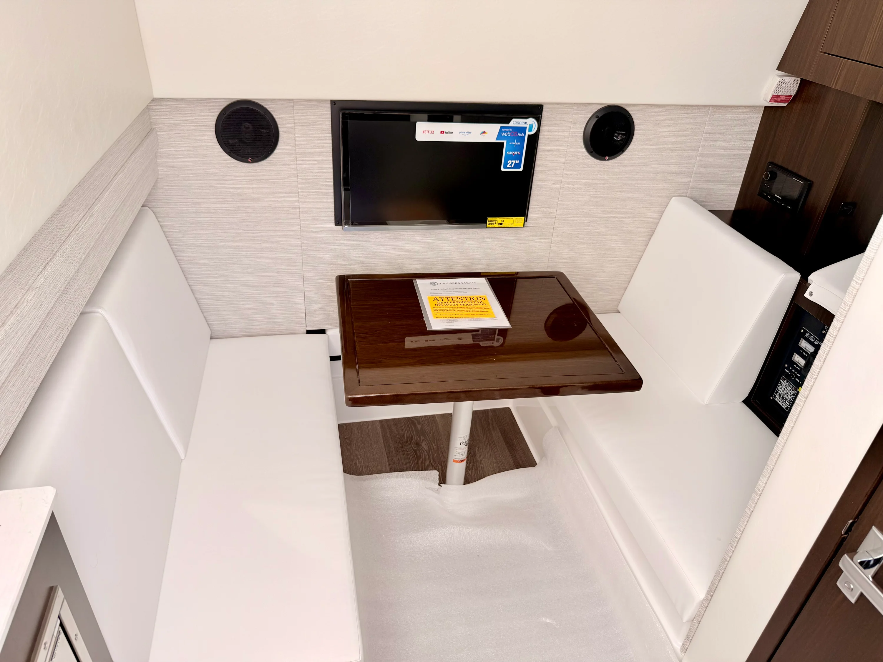 2026 Cruisers Yachts 34 GLS Outboard Image Thumbnail #60