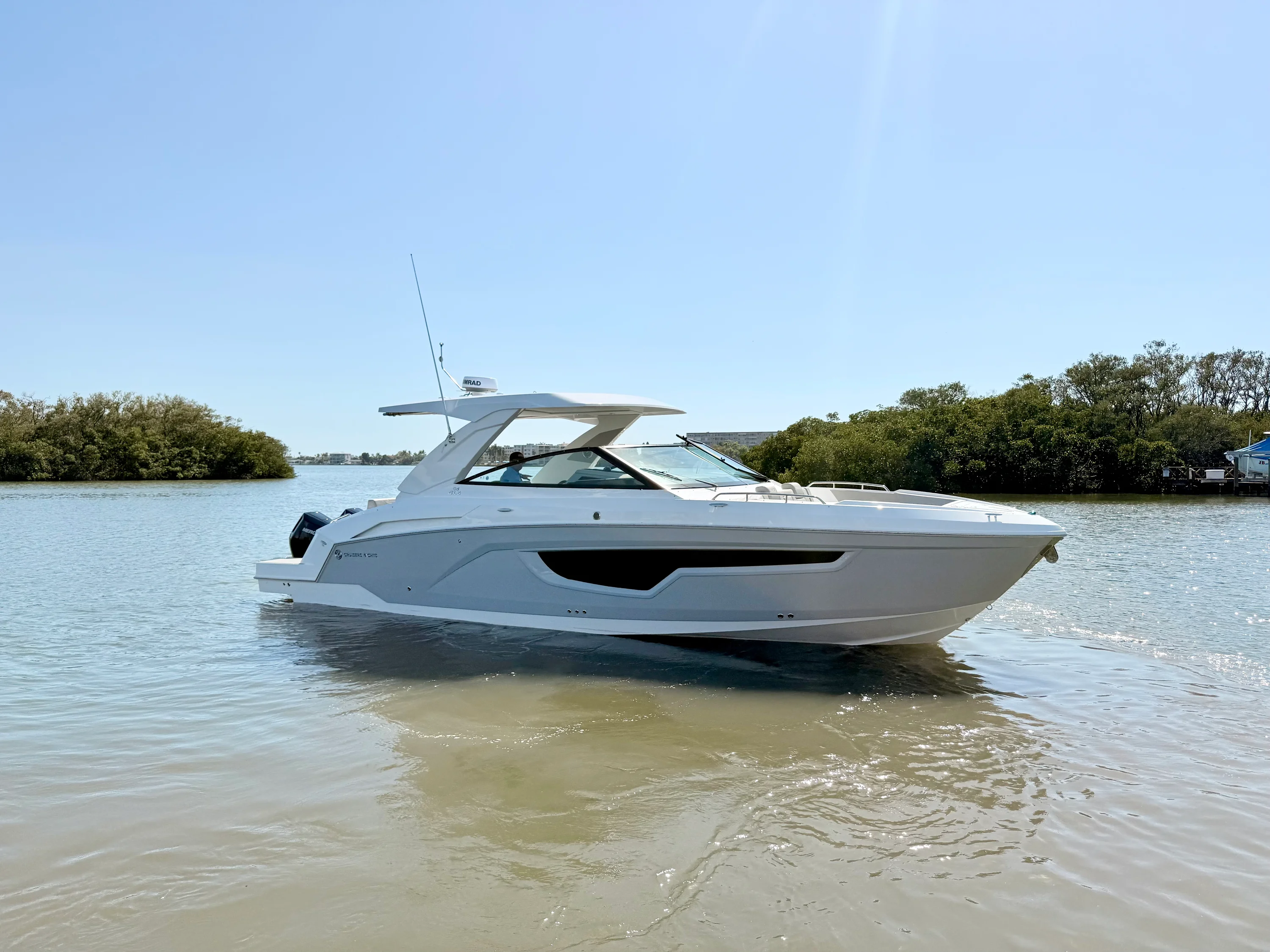 2026 Cruisers Yachts 34 GLS Outboard Image Thumbnail #29