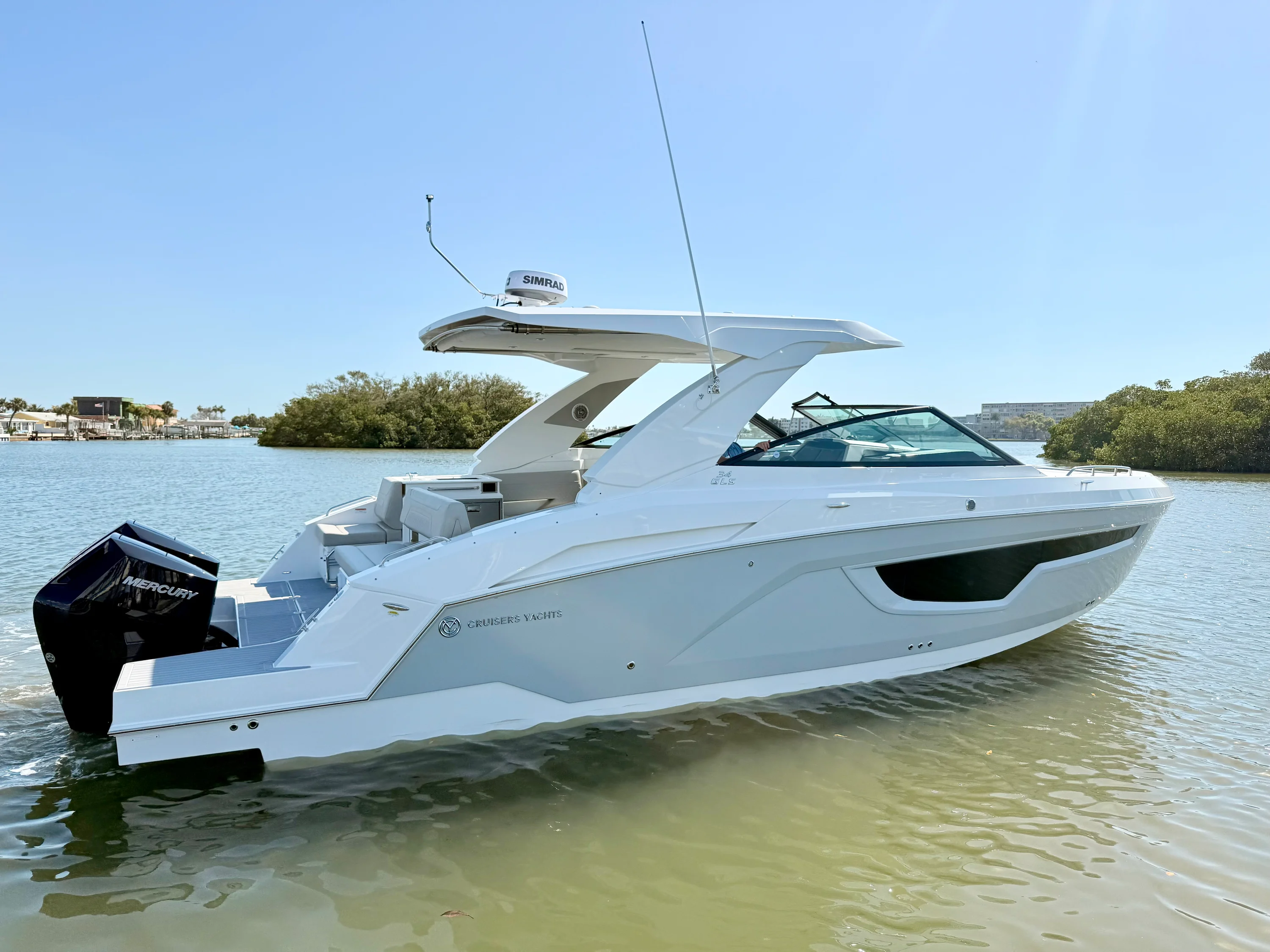 2026 Cruisers Yachts 34 GLS Outboard Image Thumbnail #4