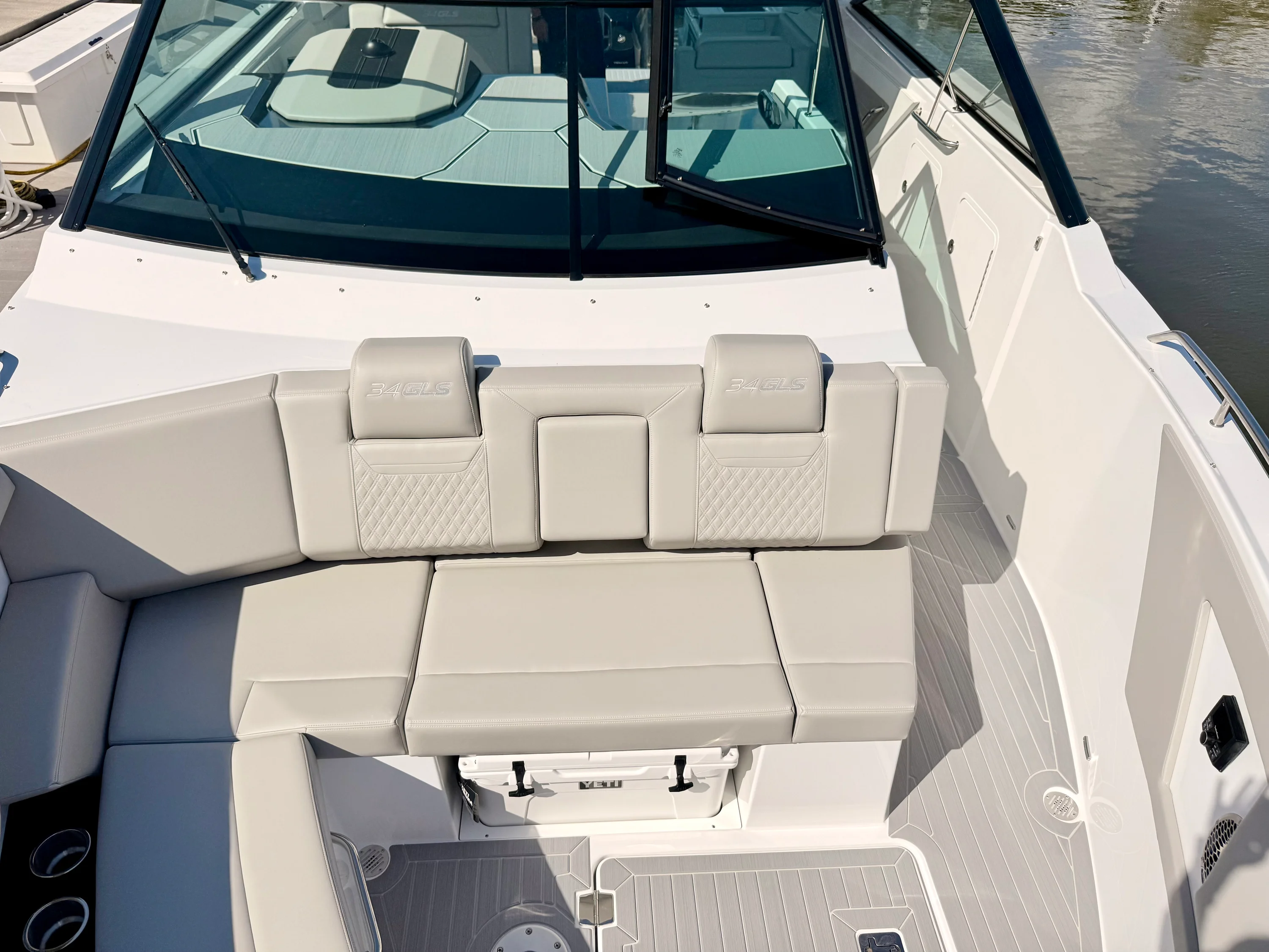 2026 Cruisers Yachts 34 GLS Outboard Image Thumbnail #69