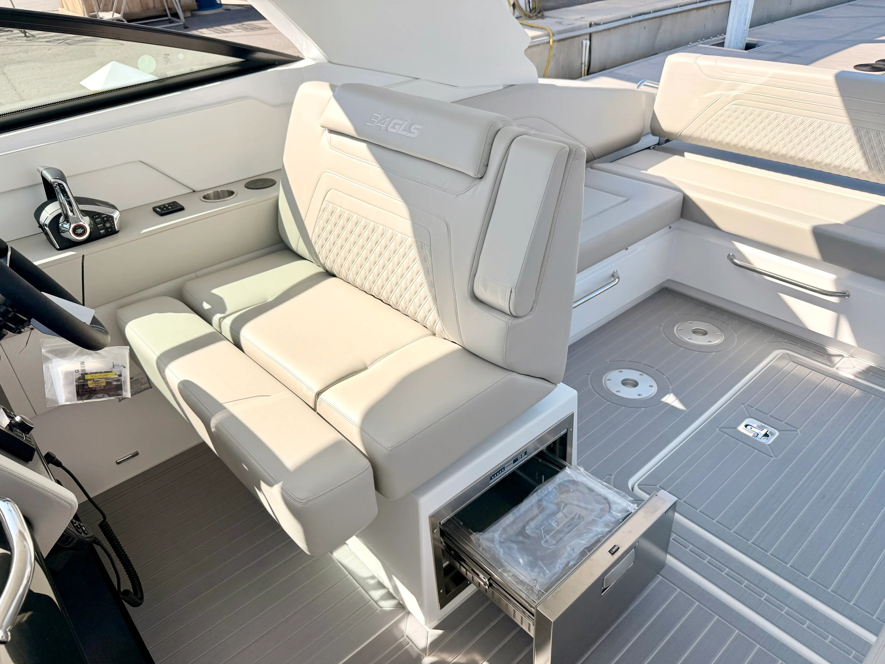 2026 Cruisers Yachts 34 GLS Outboard Image Thumbnail #52