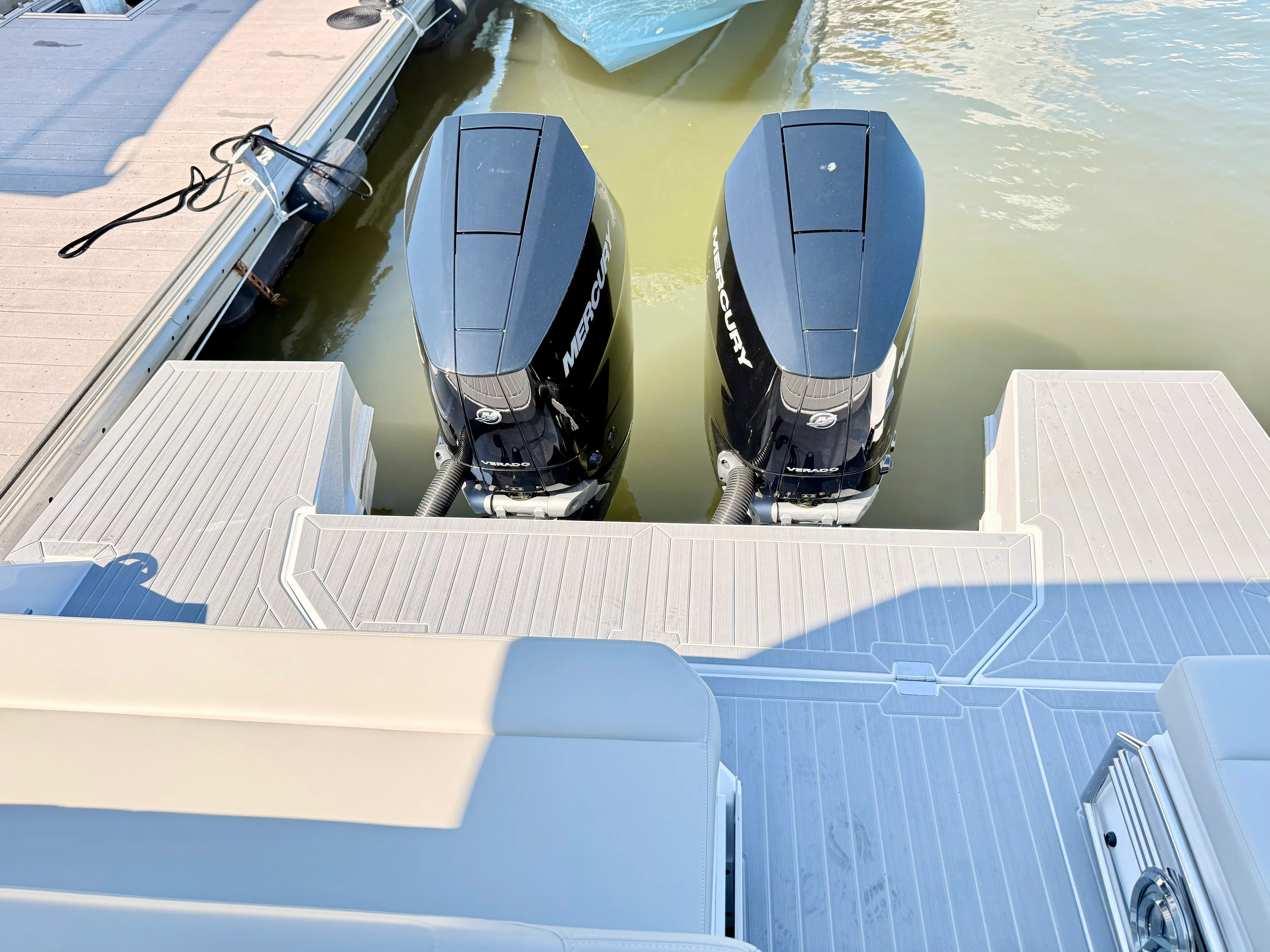 2026 Cruisers Yachts 34 GLS Outboard Image Thumbnail #37