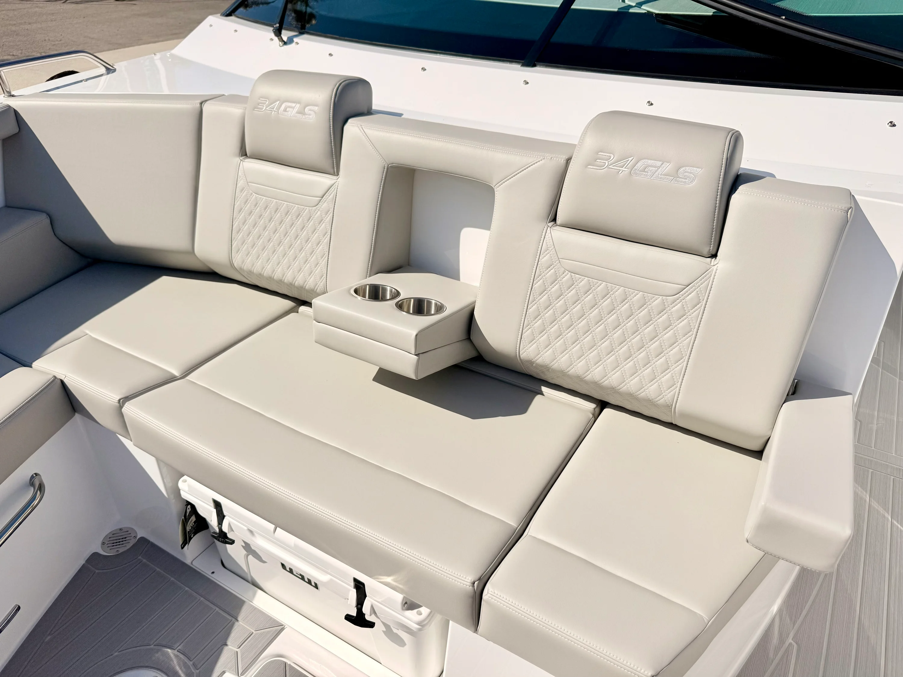 2026 Cruisers Yachts 34 GLS Outboard Image Thumbnail #71