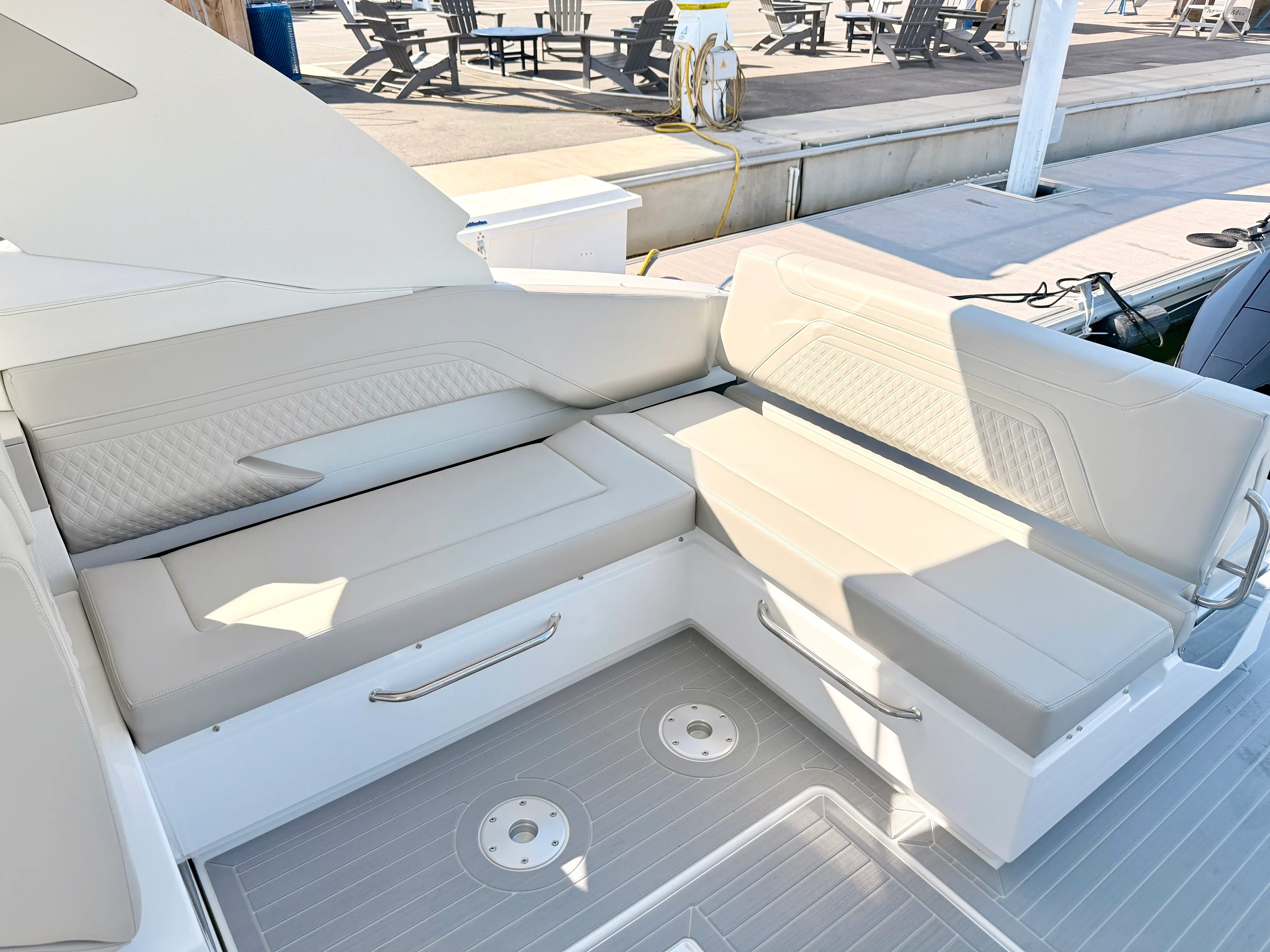 2026 Cruisers Yachts 34 GLS Outboard Image Thumbnail #46