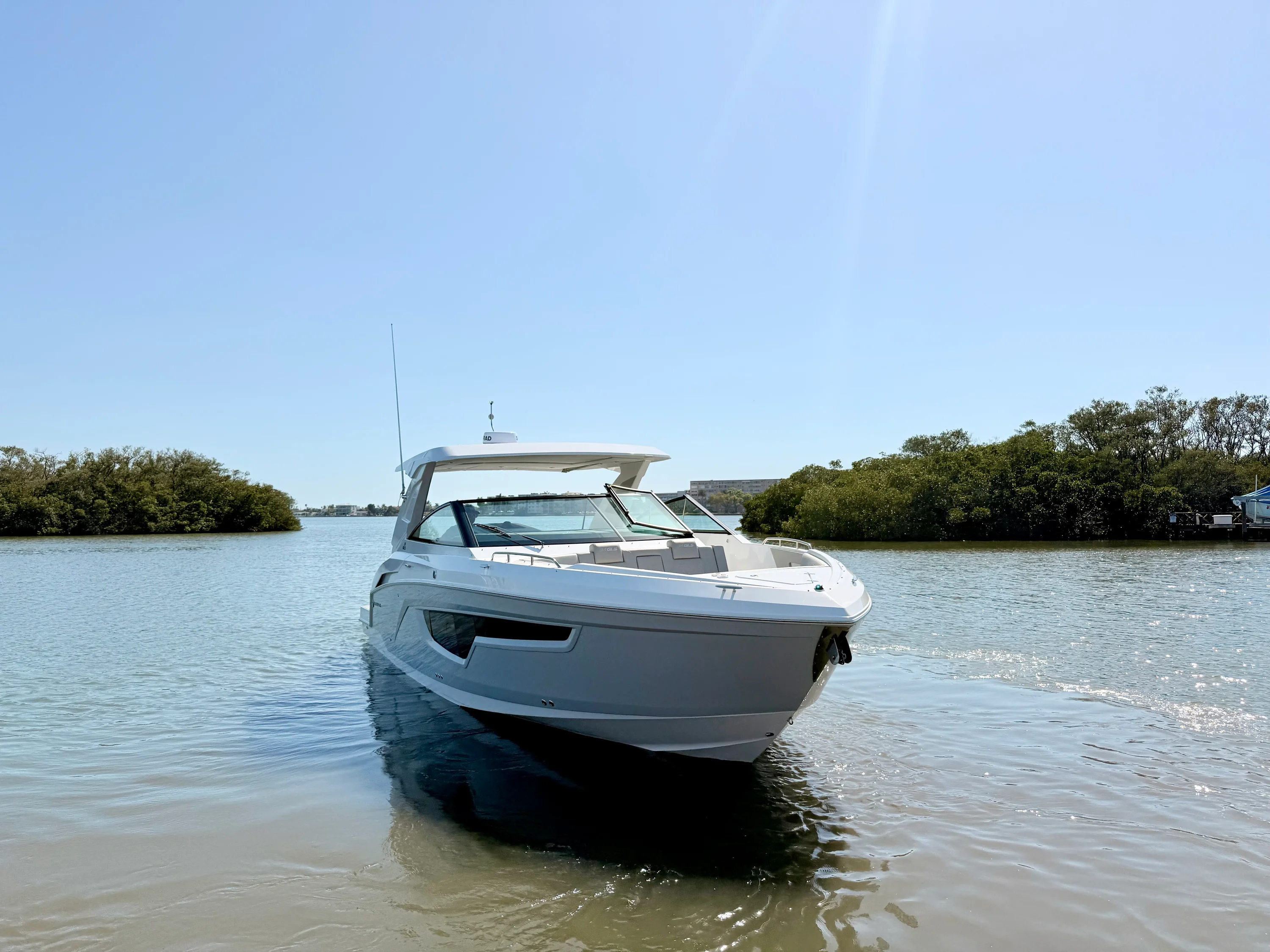 2026 Cruisers Yachts 34 GLS Outboard Image Thumbnail #26