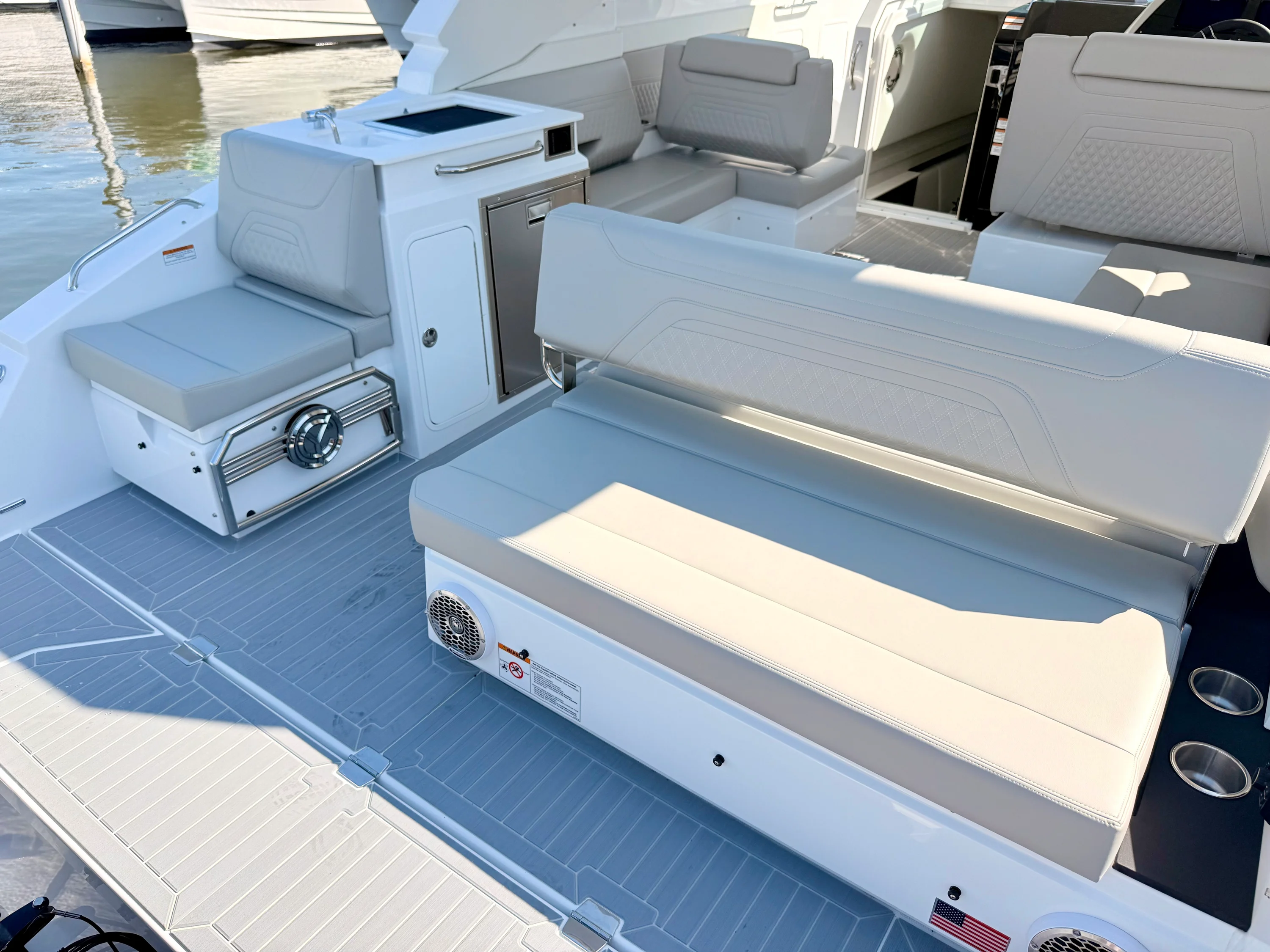 2026 Cruisers Yachts 34 GLS Outboard Image Thumbnail #40