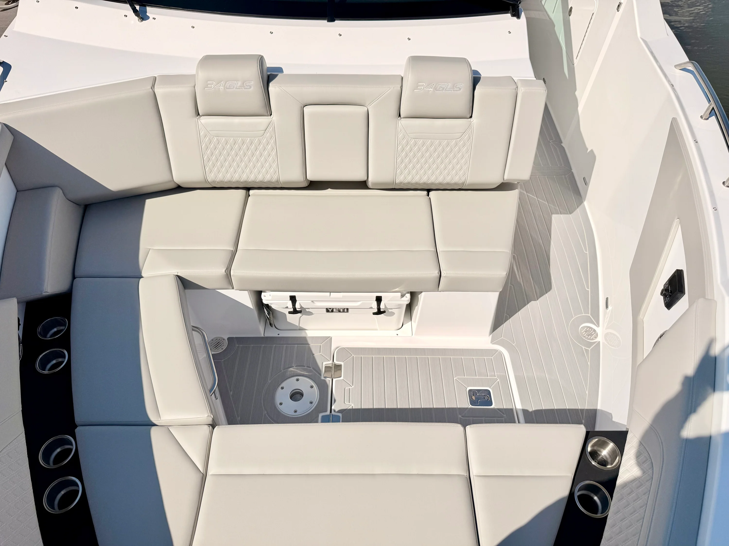 2026 Cruisers Yachts 34 GLS Outboard Image Thumbnail #70