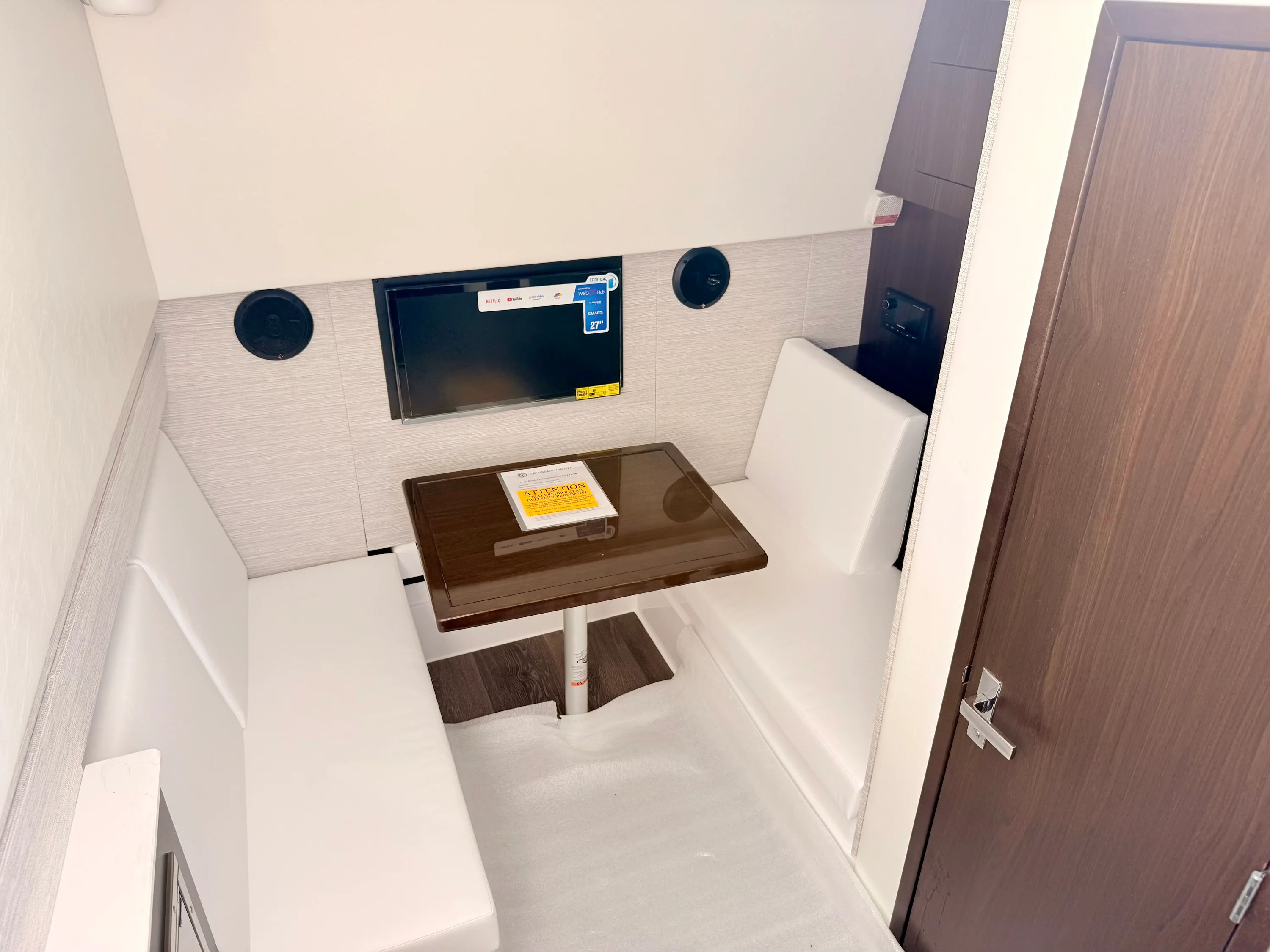 2026 Cruisers Yachts 34 GLS Outboard Image Thumbnail #62