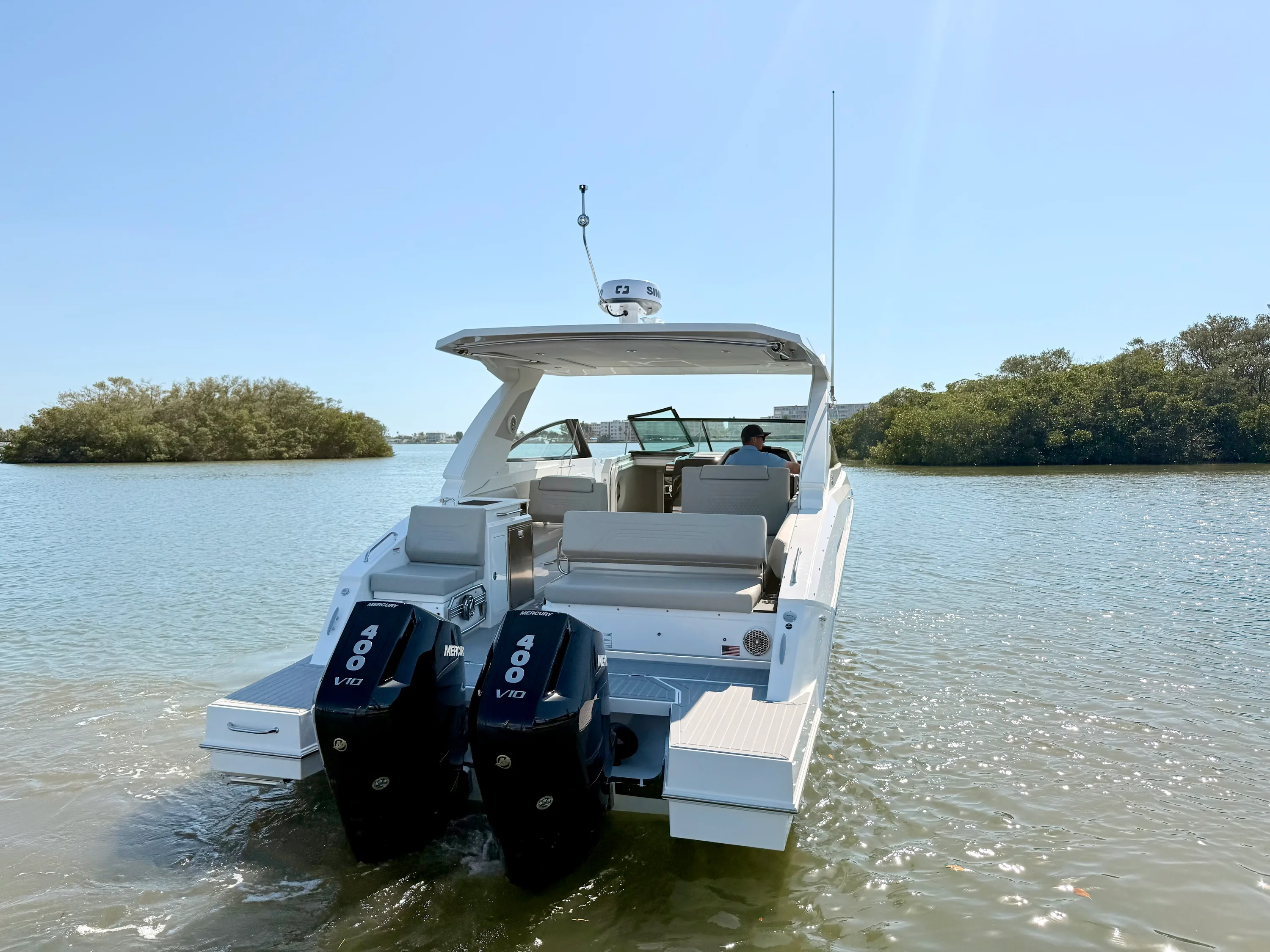 2026 Cruisers Yachts 34 GLS Outboard Image Thumbnail #12