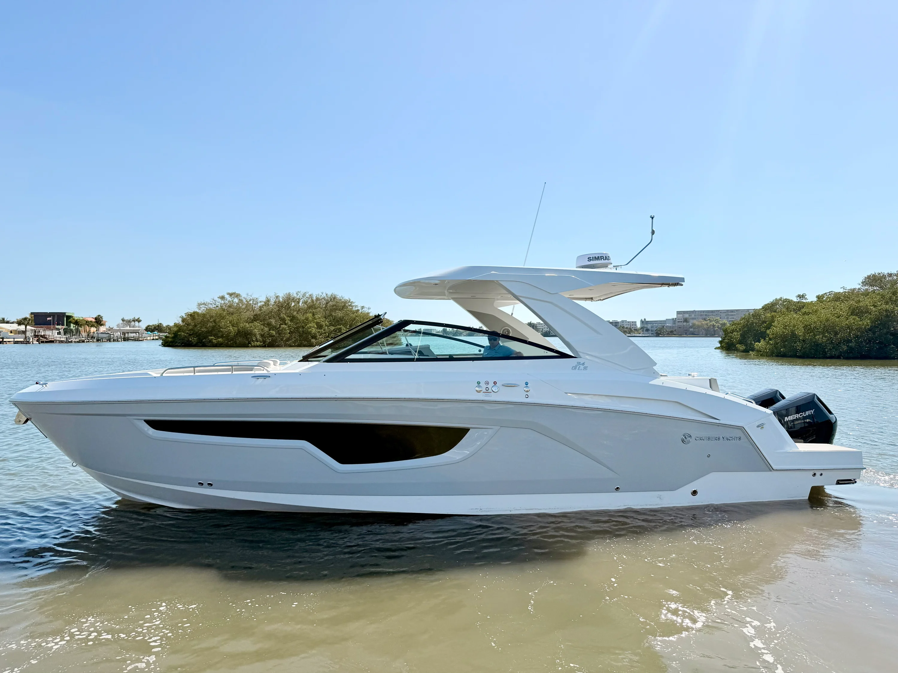 2026 Cruisers Yachts 34 GLS Outboard Image Thumbnail #18