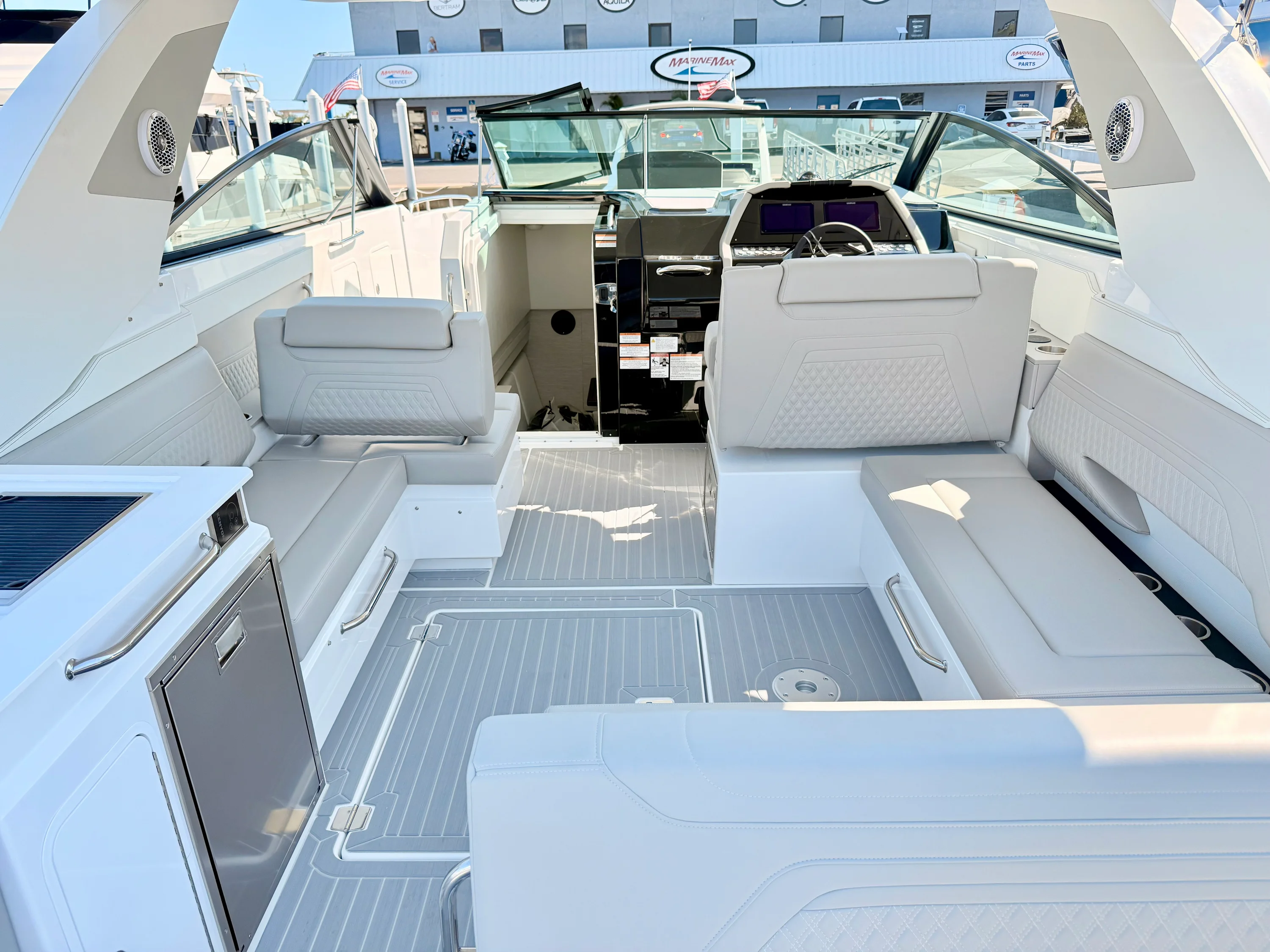 2026 Cruisers Yachts 34 GLS Outboard Image Thumbnail #48