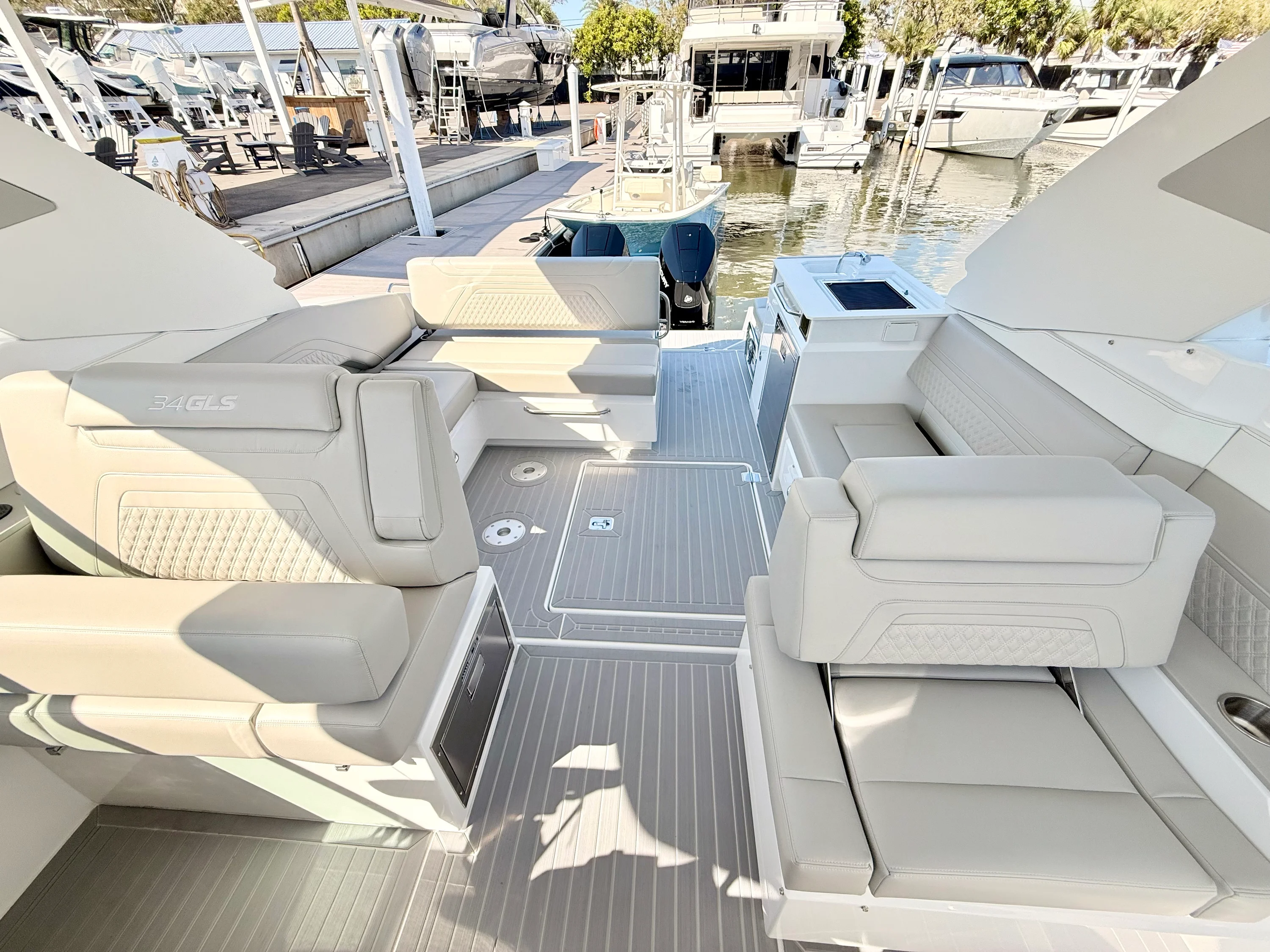 2026 Cruisers Yachts 34 GLS Outboard Image Thumbnail #49