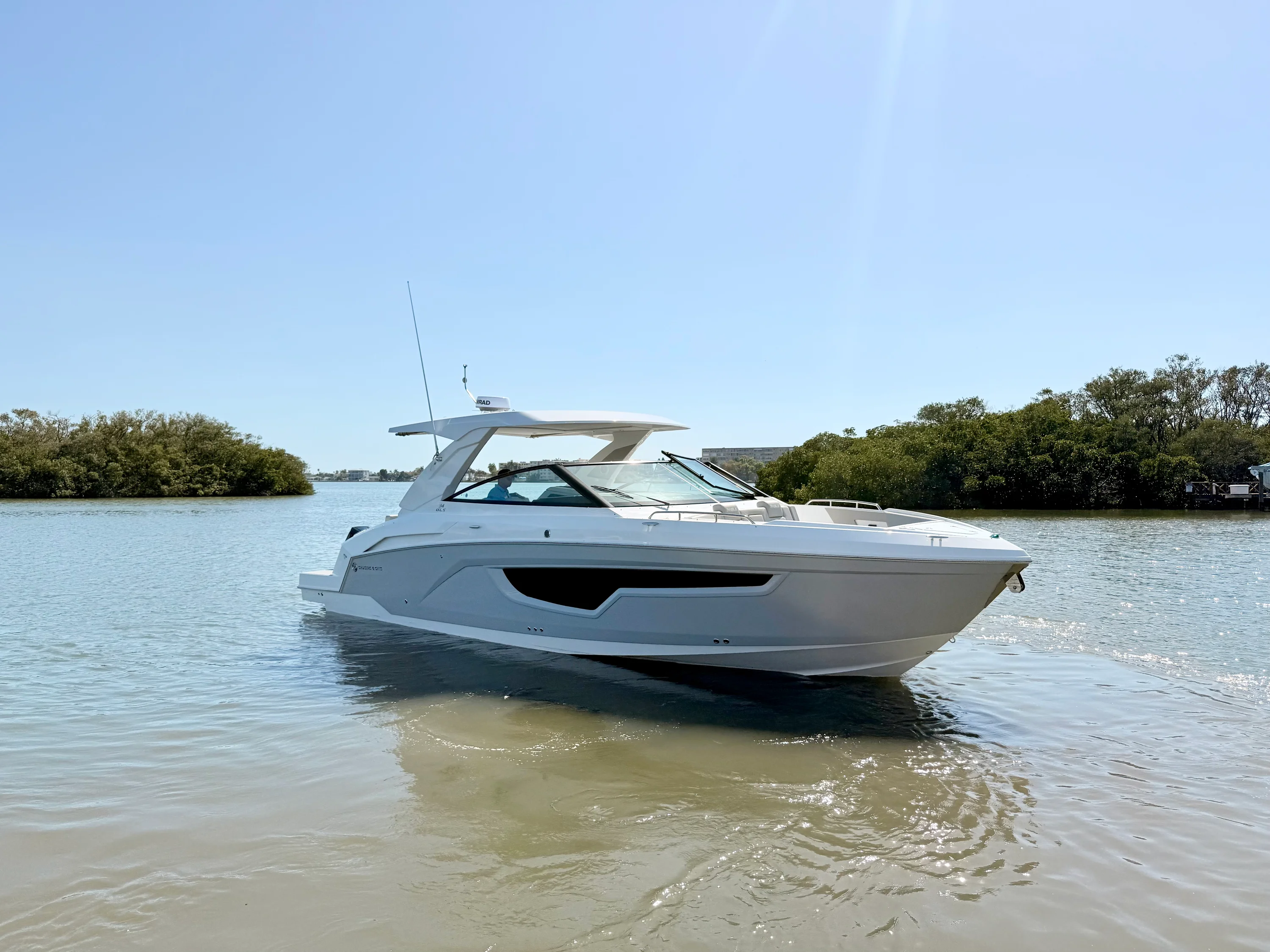 2026 Cruisers Yachts 34 GLS Outboard Image Thumbnail #30