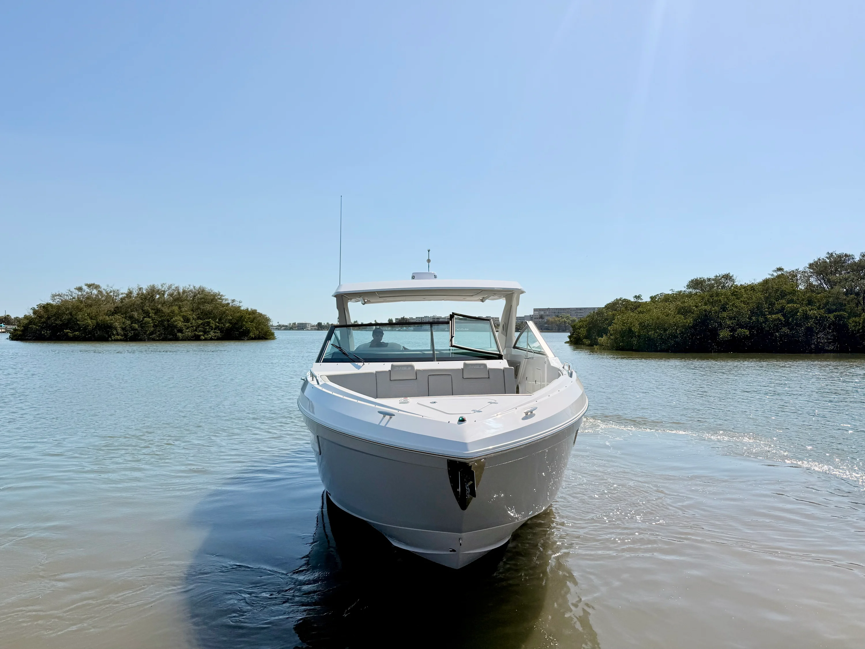 2026 Cruisers Yachts 34 GLS Outboard Image Thumbnail #28