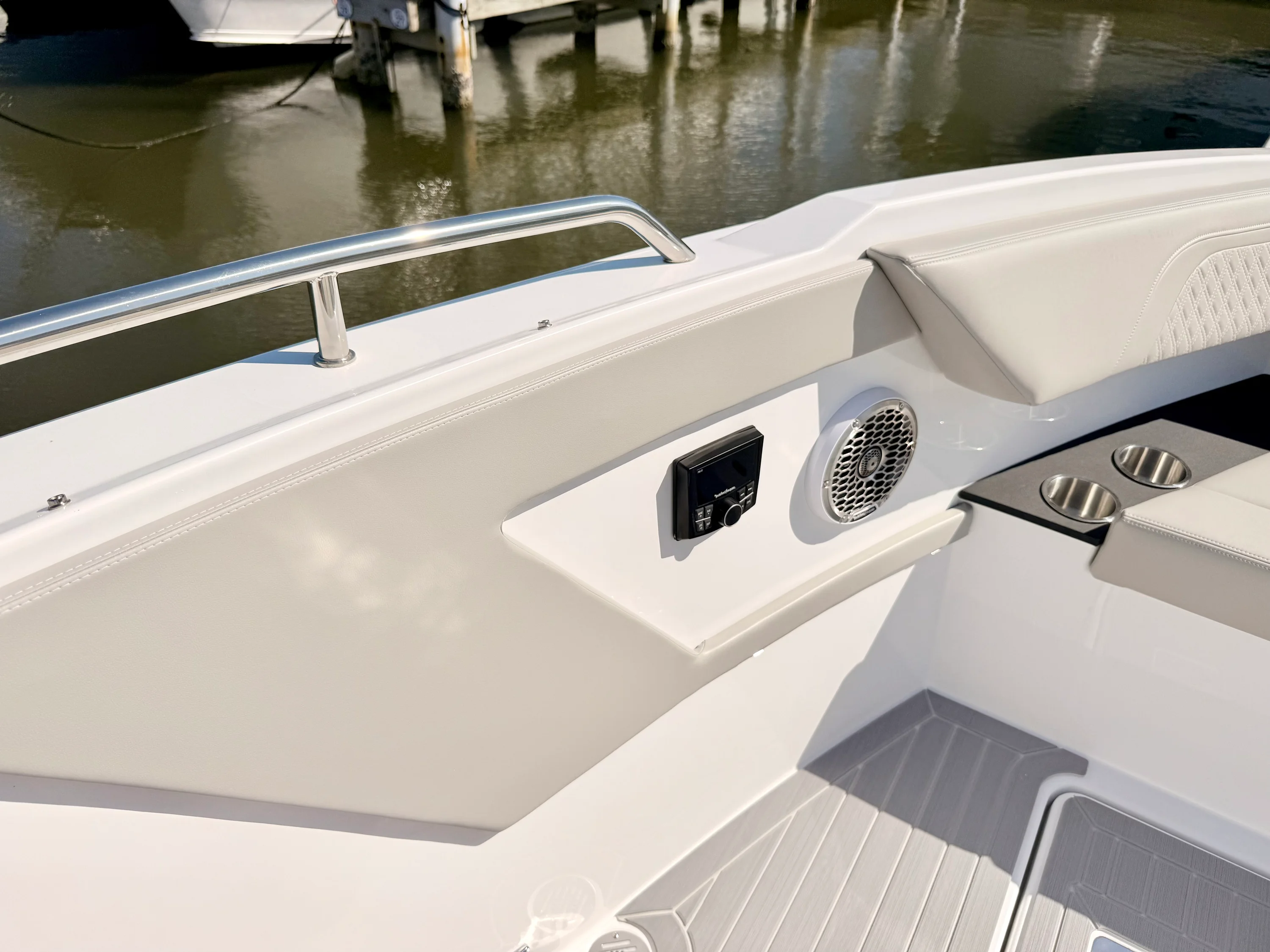 2026 Cruisers Yachts 34 GLS Outboard Image Thumbnail #72