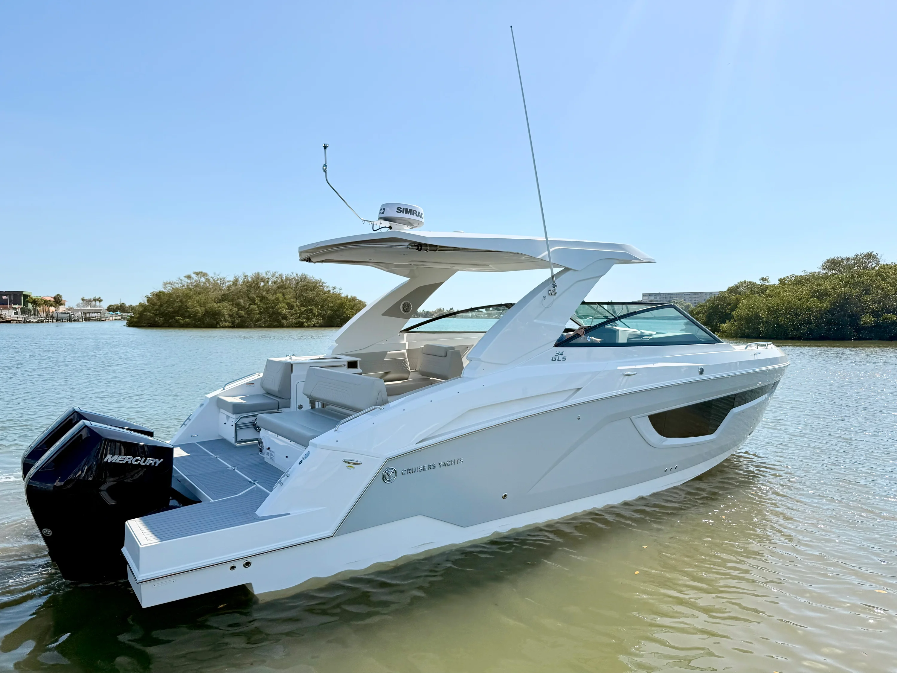 2026 Cruisers Yachts 34 GLS Outboard Image Thumbnail #9