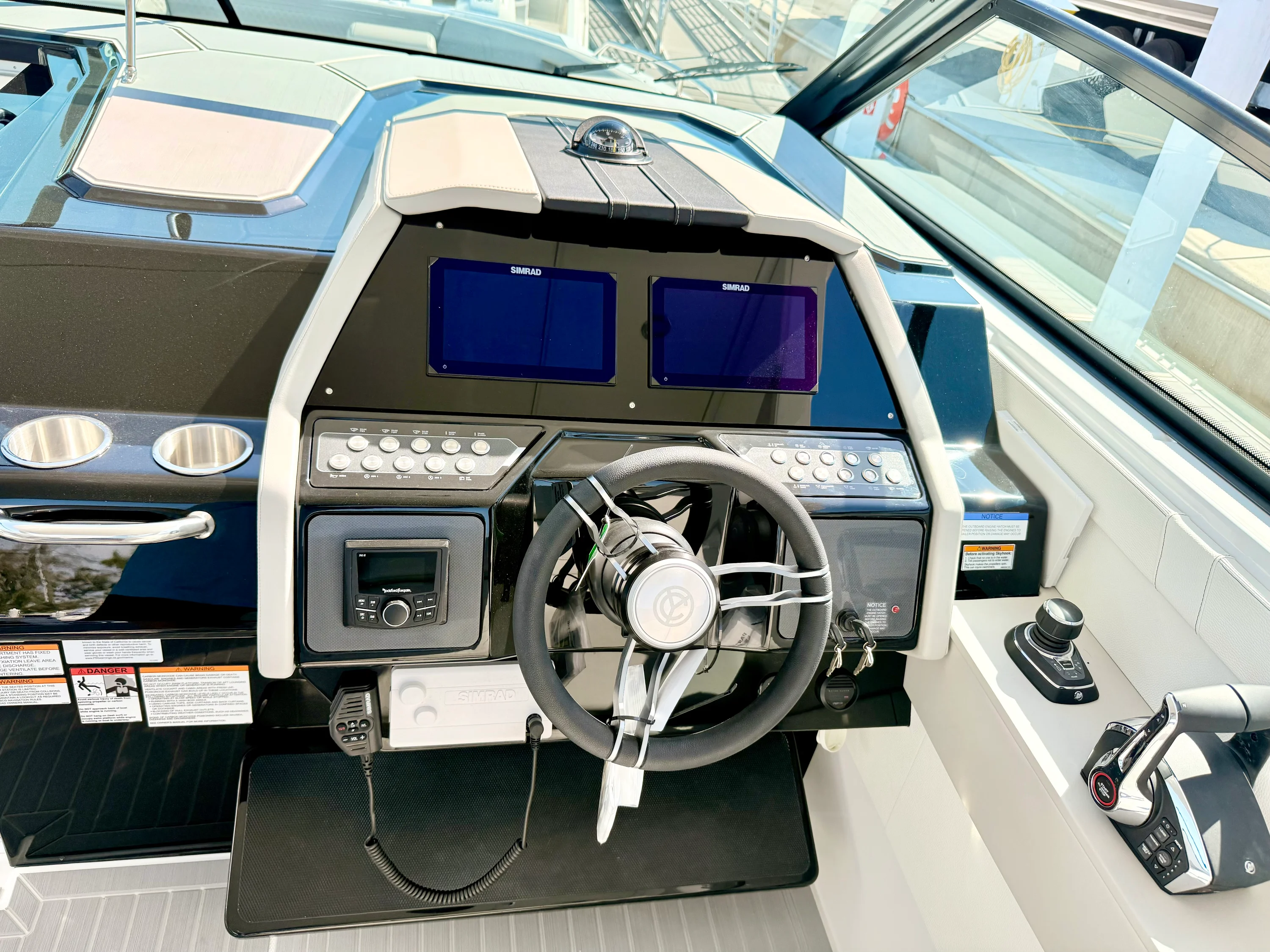 2026 Cruisers Yachts 34 GLS Outboard Image Thumbnail #53