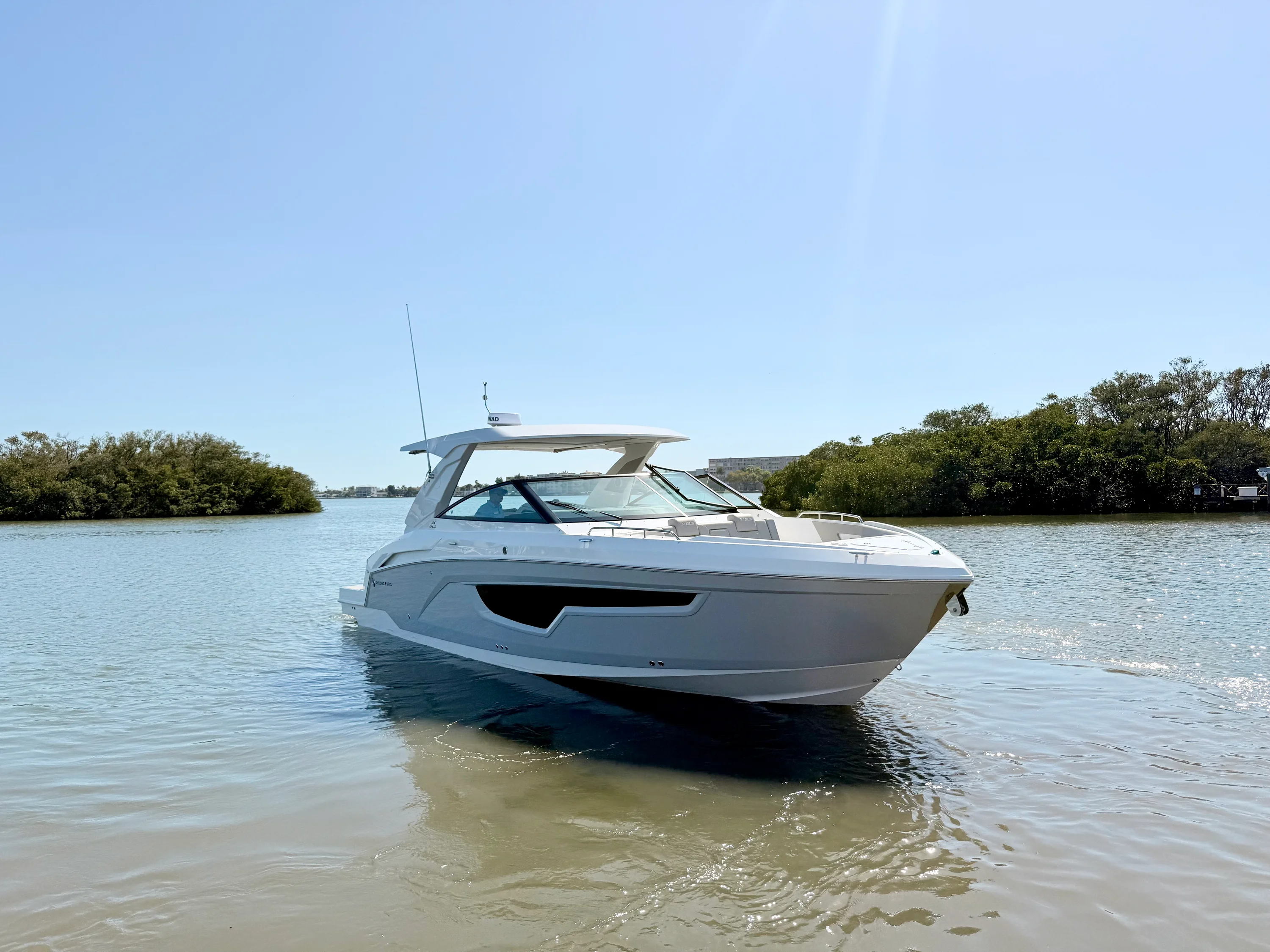 2026 Cruisers Yachts 34 GLS Outboard Image Thumbnail #31