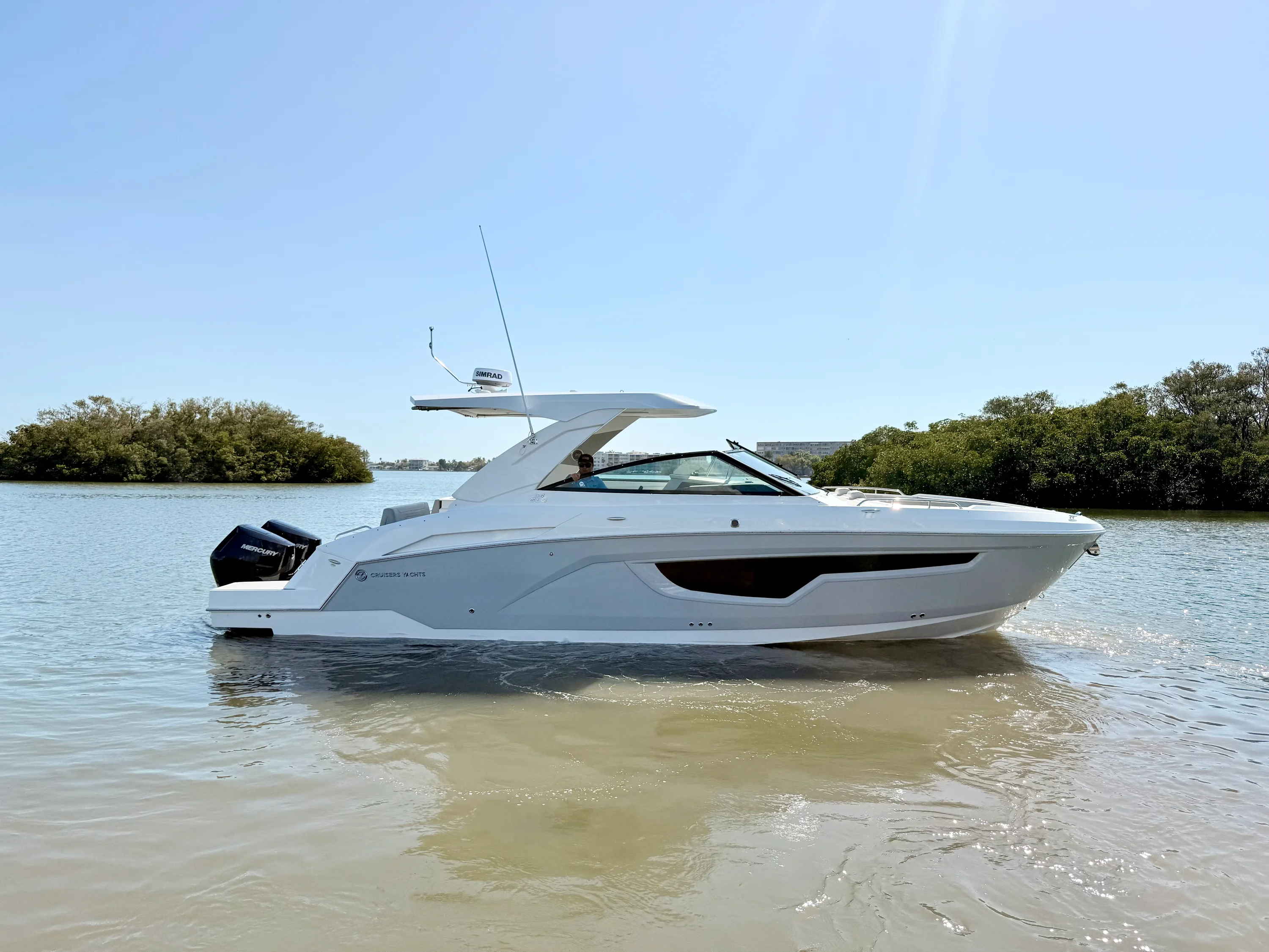 2026 Cruisers Yachts 34 GLS Outboard Image Thumbnail #32