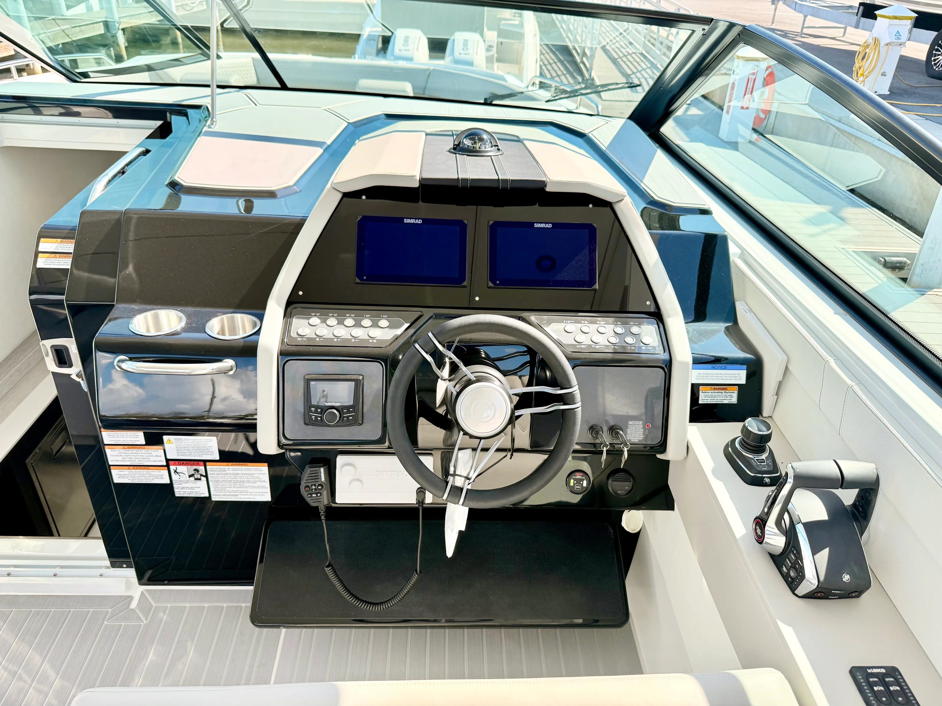 2026 Cruisers Yachts 34 GLS Outboard Image Thumbnail #55