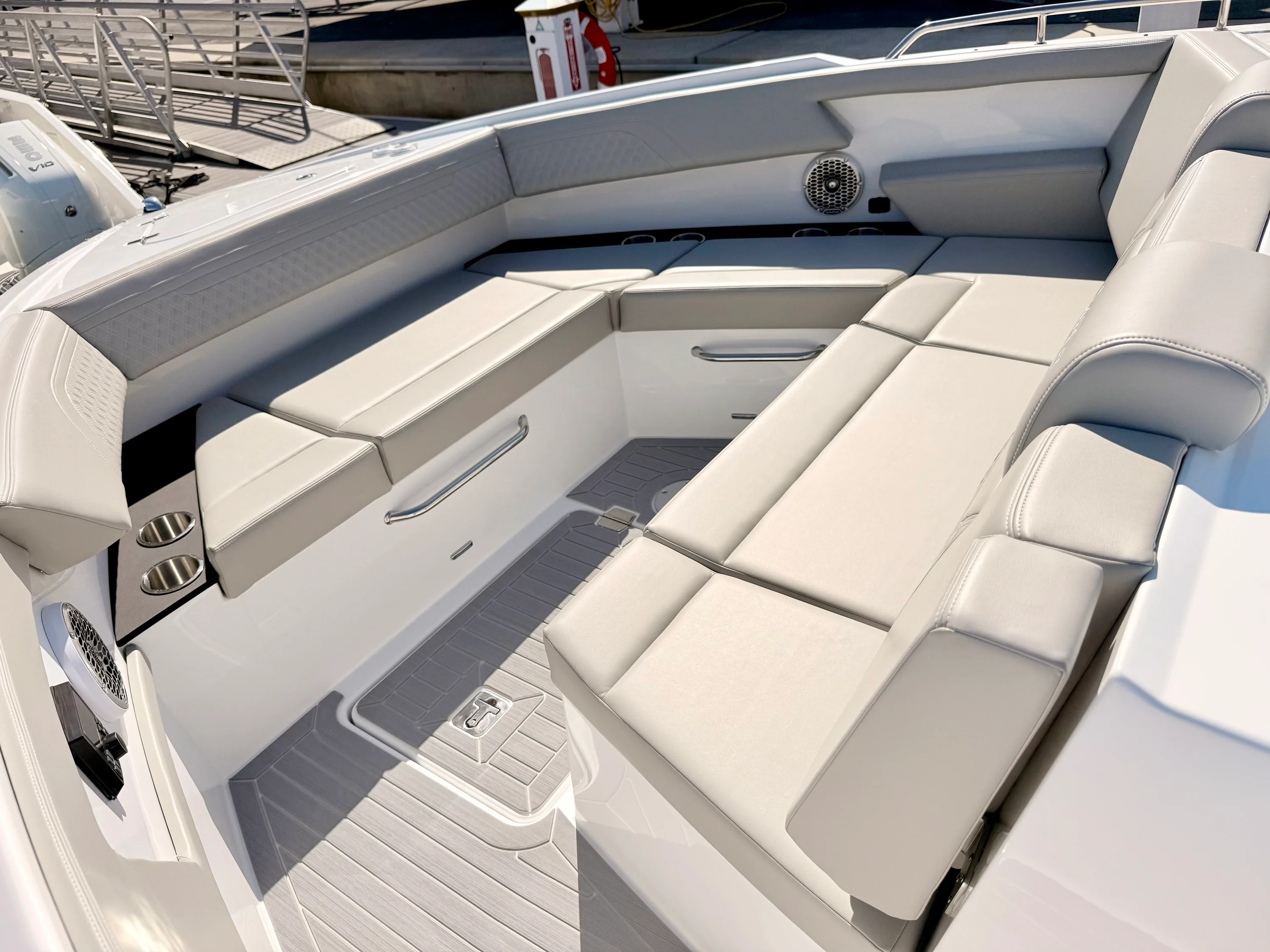 2026 Cruisers Yachts 34 GLS Outboard Image Thumbnail #68