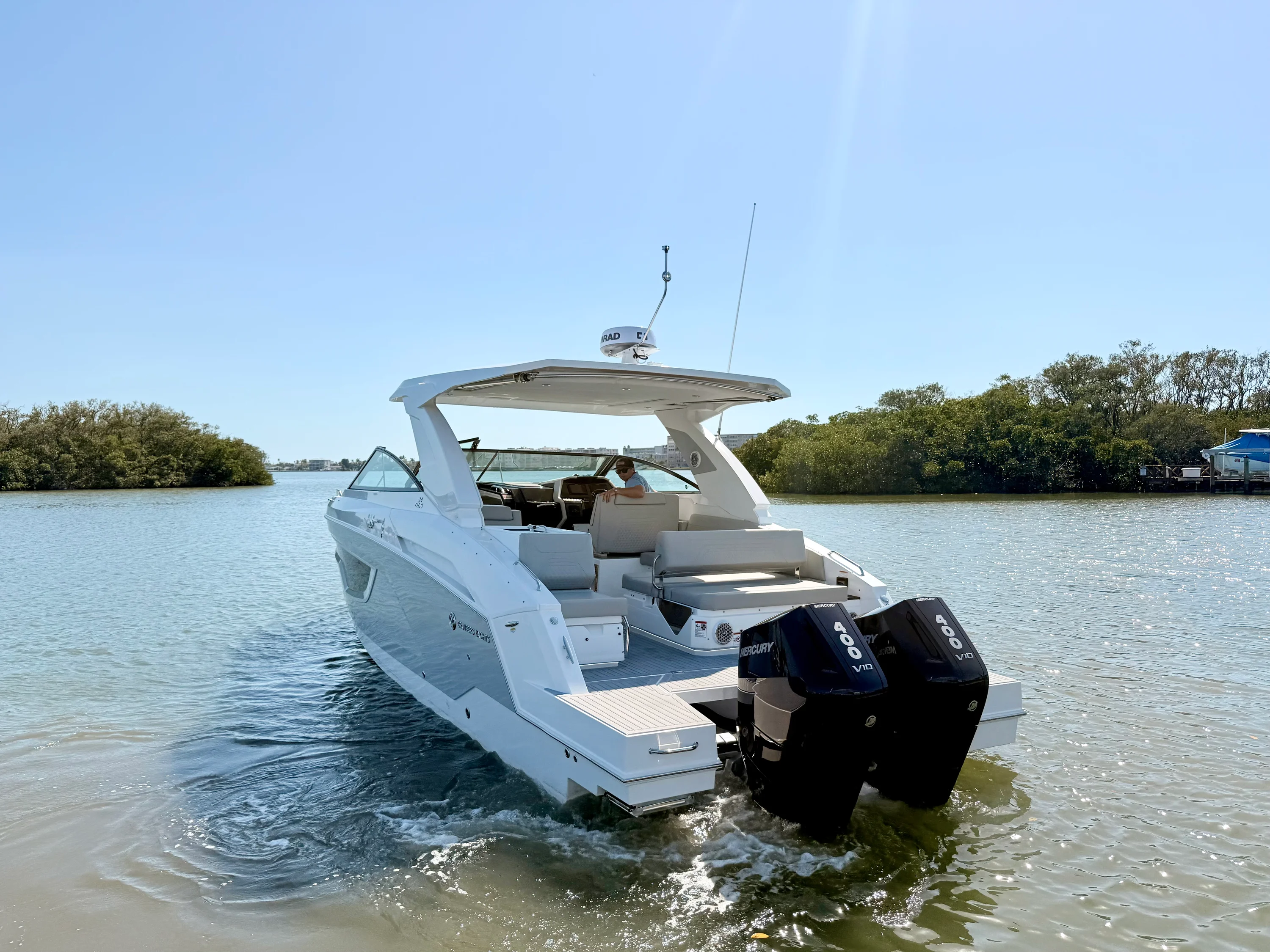 2026 Cruisers Yachts 34 GLS Outboard Image Thumbnail #15