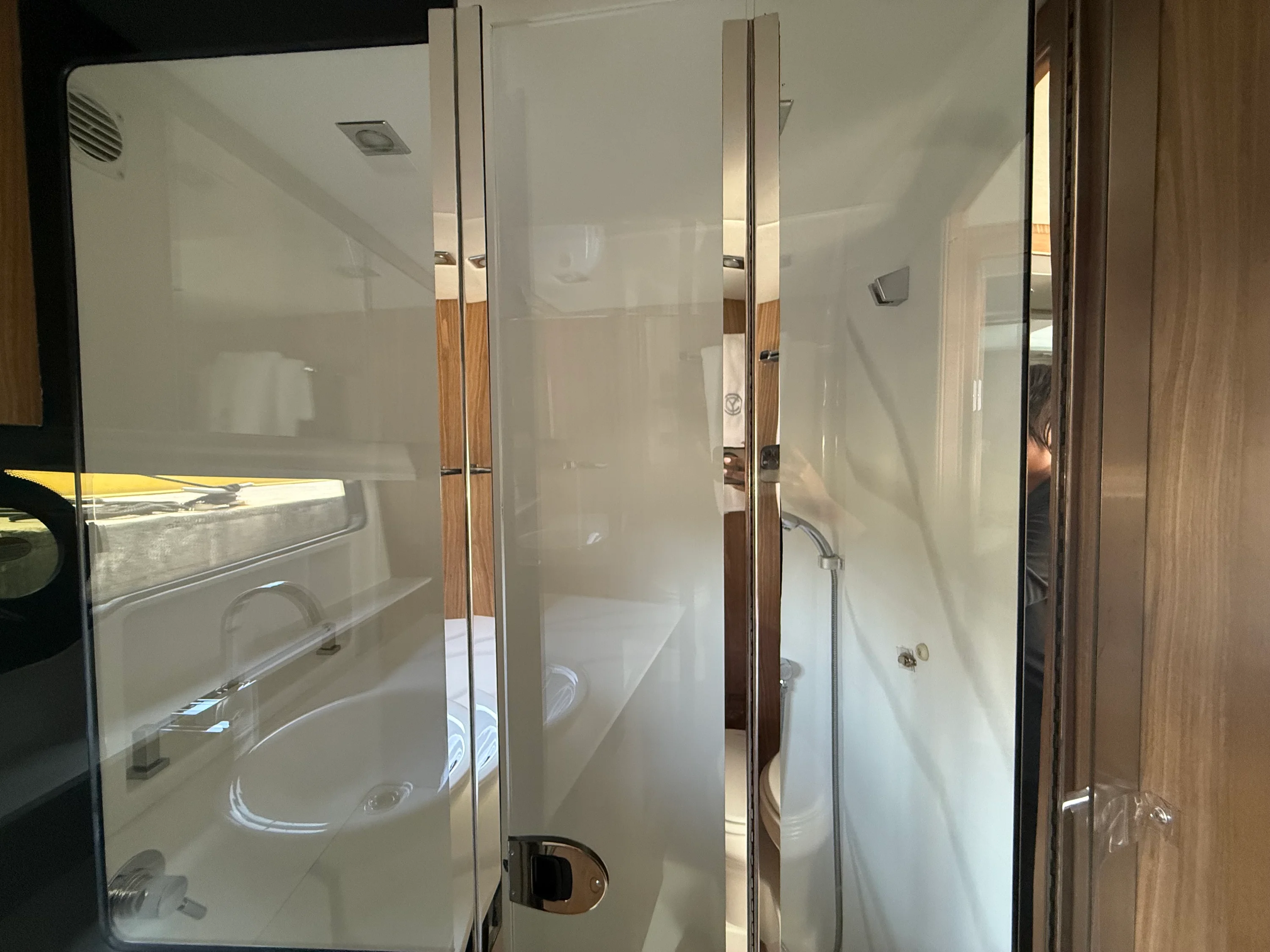 2024 Cruisers Yachts 50 GLS Outboard Image Thumbnail #57