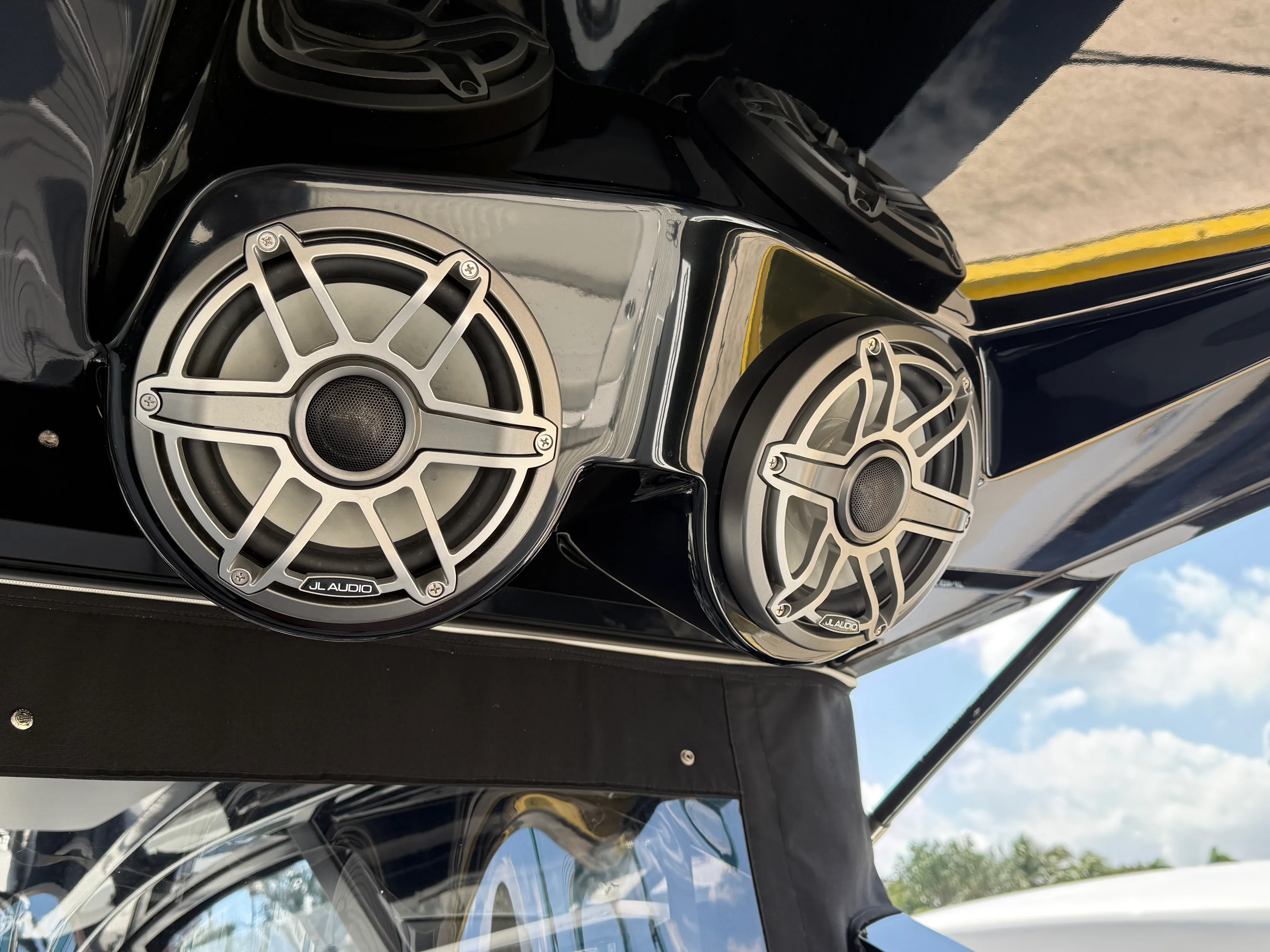 2024 Cruisers Yachts 50 GLS Outboard Image Thumbnail #12