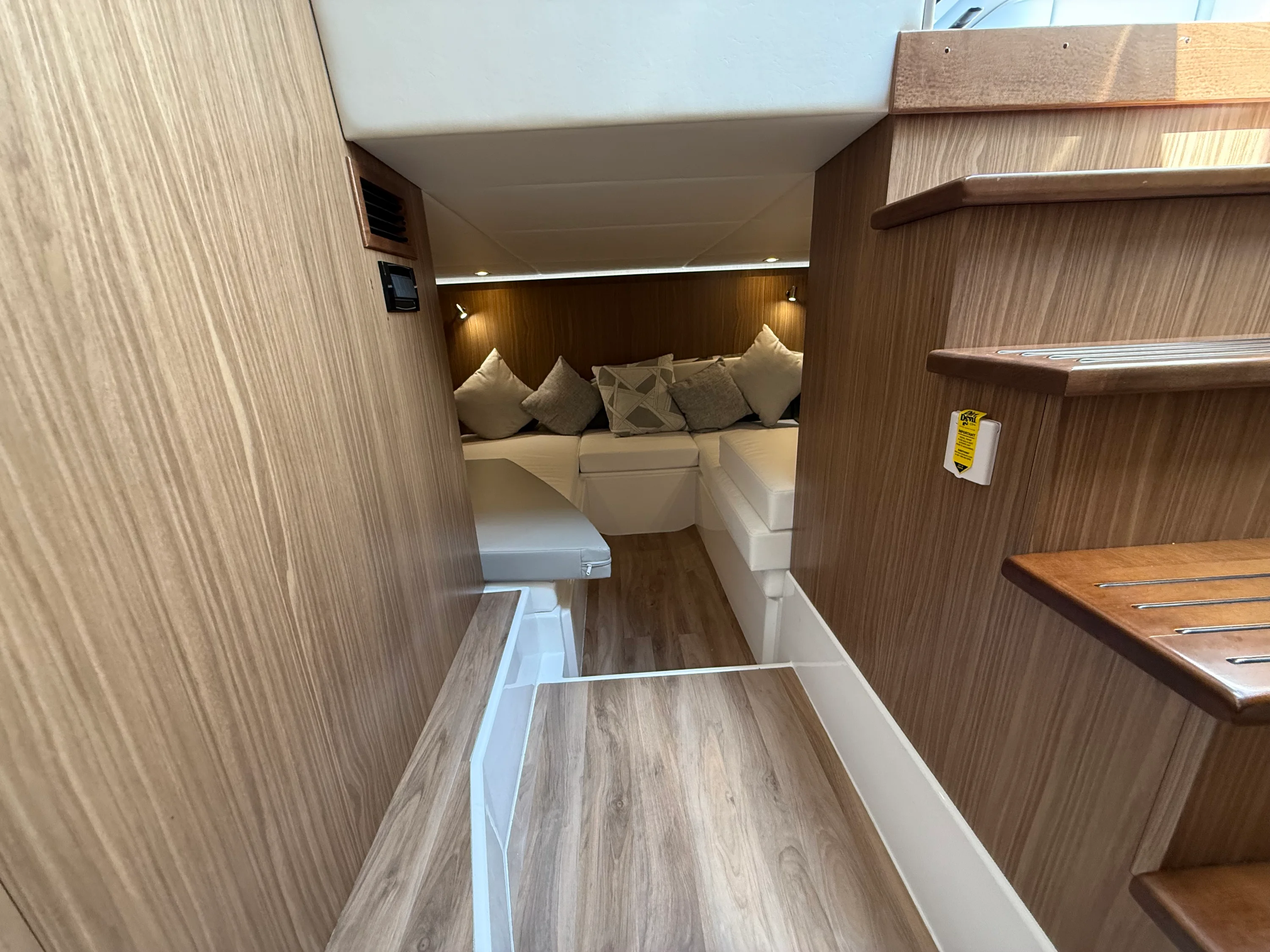 2024 Cruisers Yachts 50 GLS Outboard Image Thumbnail #42