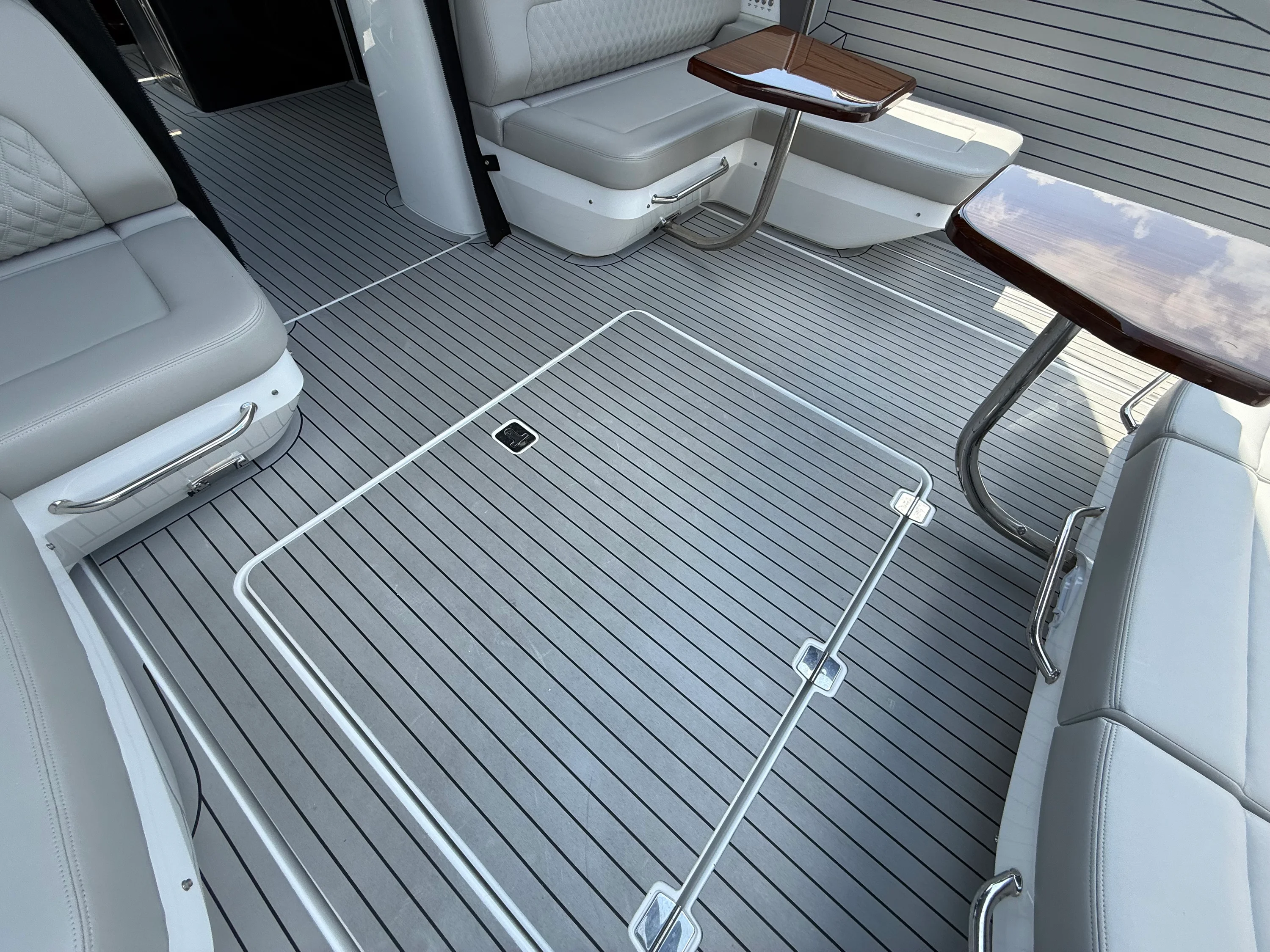 2024 Cruisers Yachts 50 GLS Outboard Image Thumbnail #10