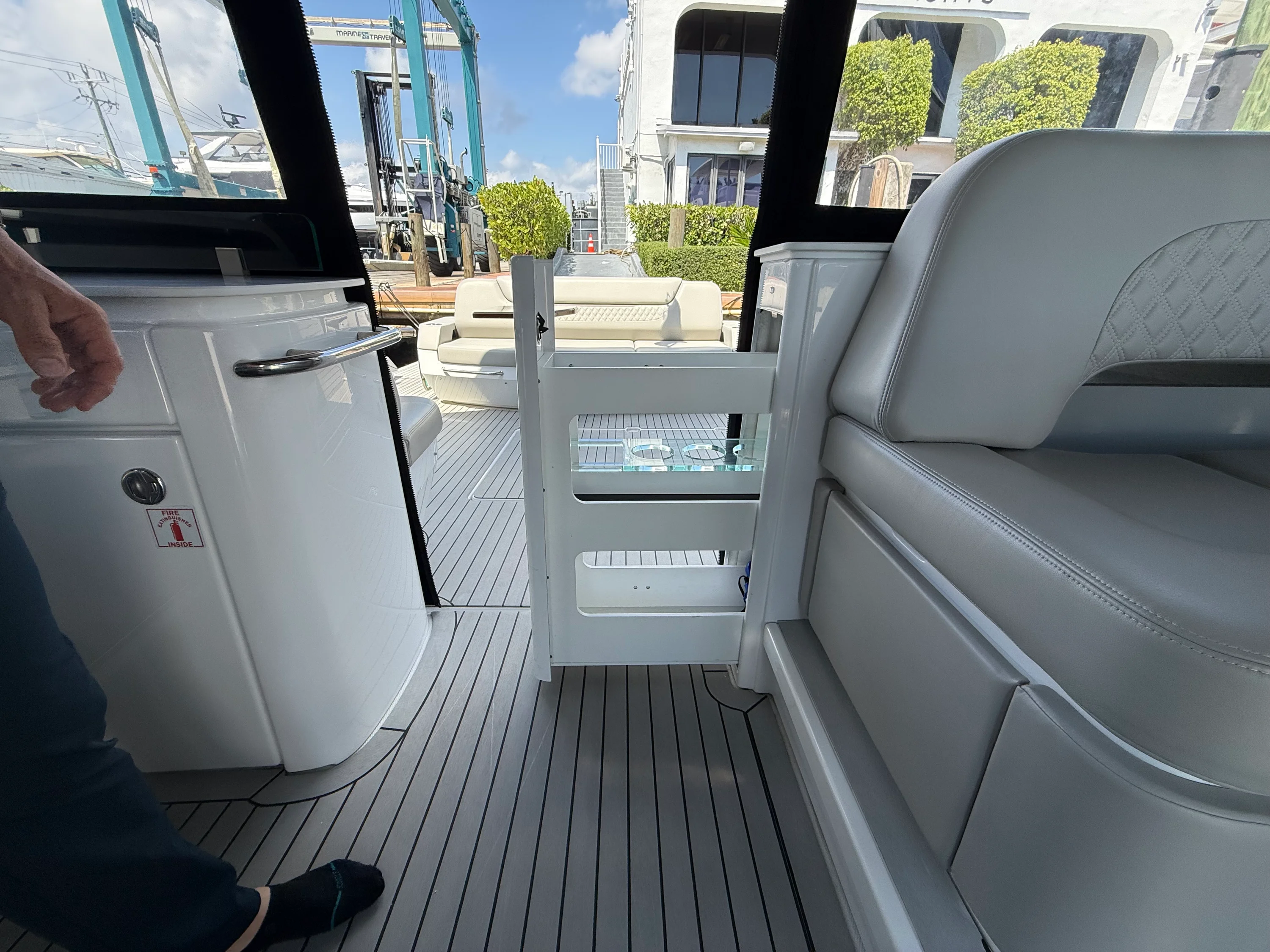 2024 Cruisers Yachts 50 GLS Outboard Image Thumbnail #27