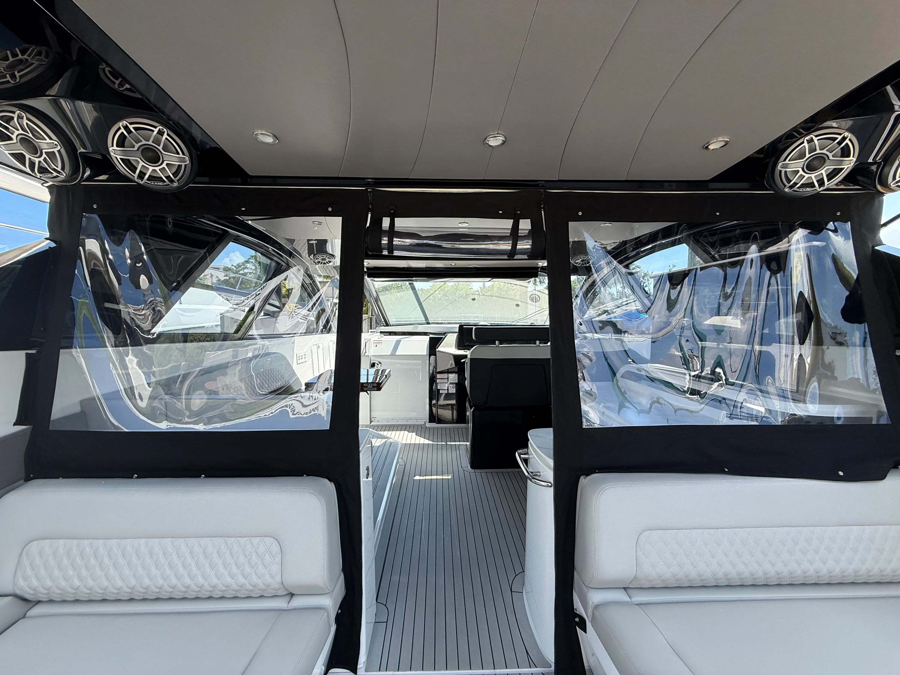 2024 Cruisers Yachts 50 GLS Outboard Image Thumbnail #11