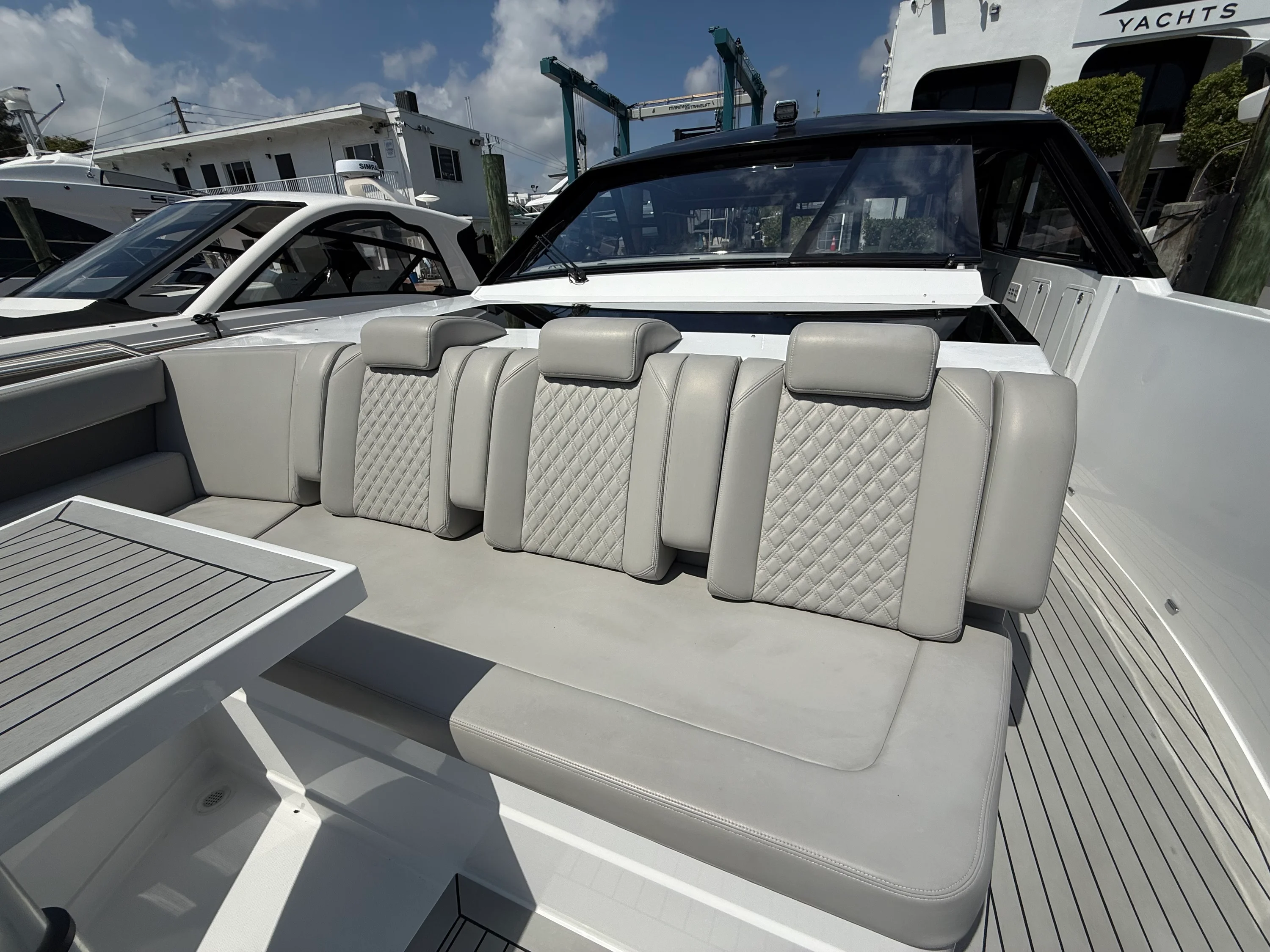 2024 Cruisers Yachts 50 GLS Outboard Image Thumbnail #32