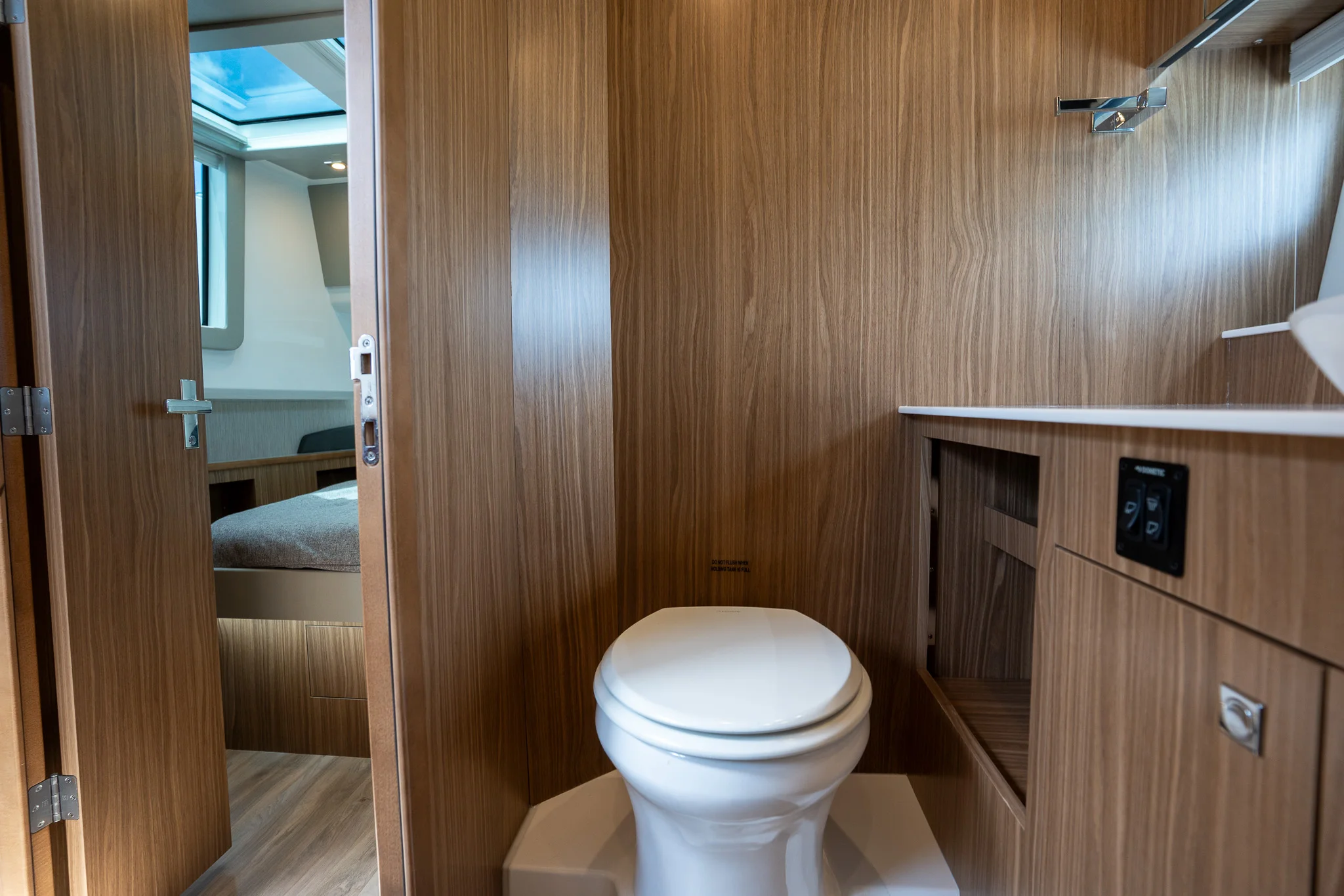 2024 Cruisers Yachts
                                                             50 GLS Image Thumbnail #11