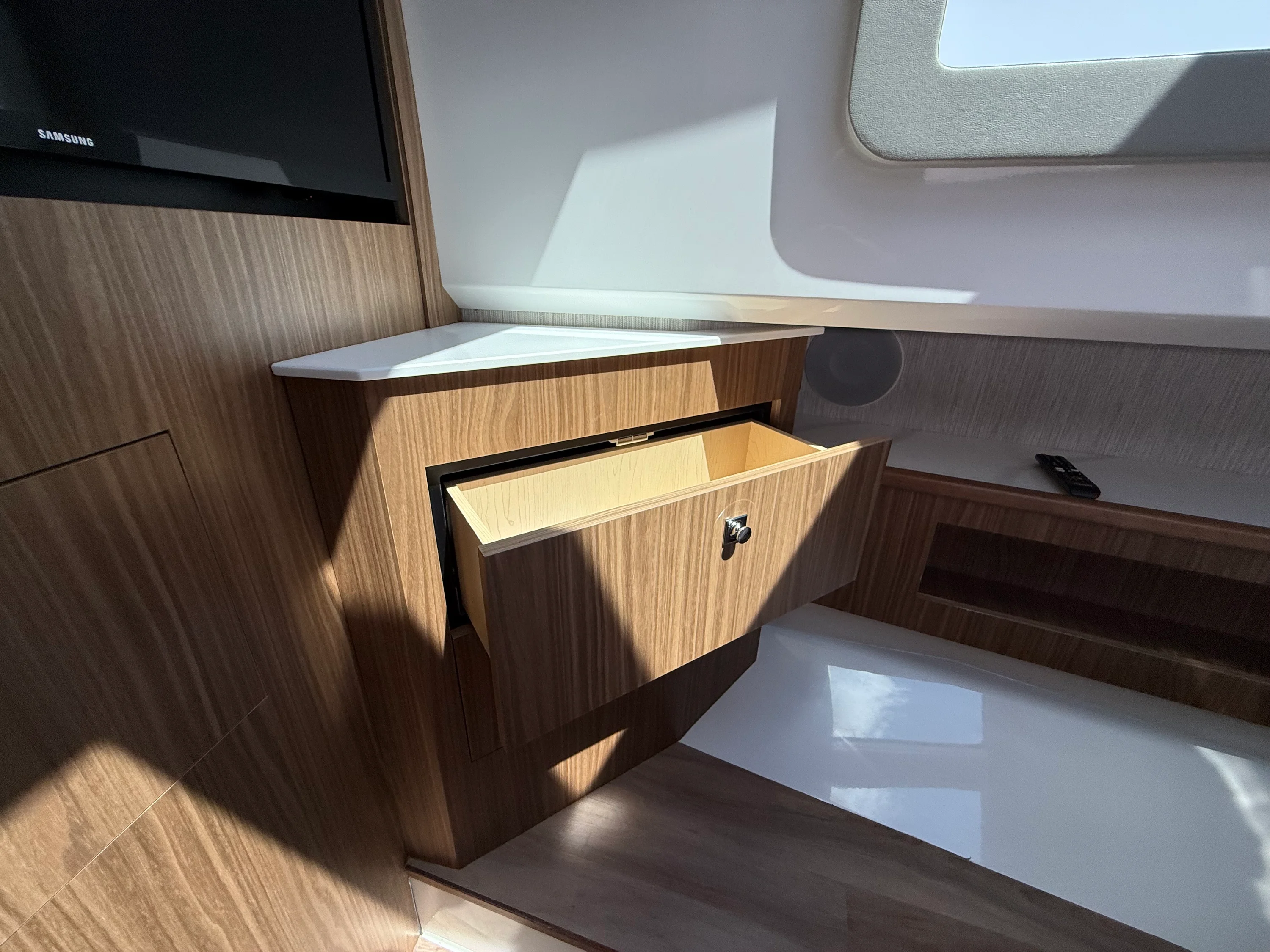 2024 Cruisers Yachts 50 GLS Outboard Image Thumbnail #48