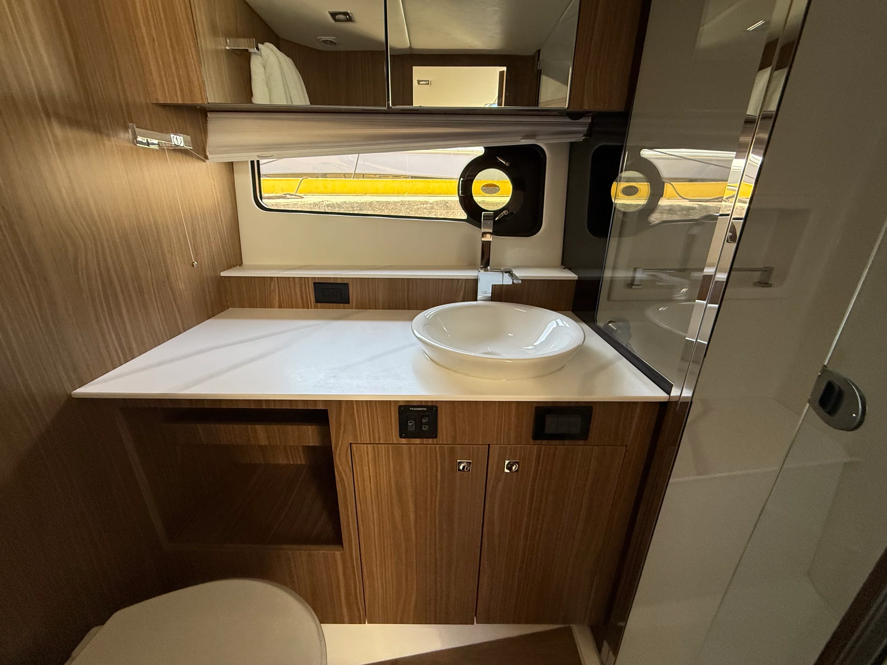 2024 Cruisers Yachts 50 GLS Outboard Image Thumbnail #53