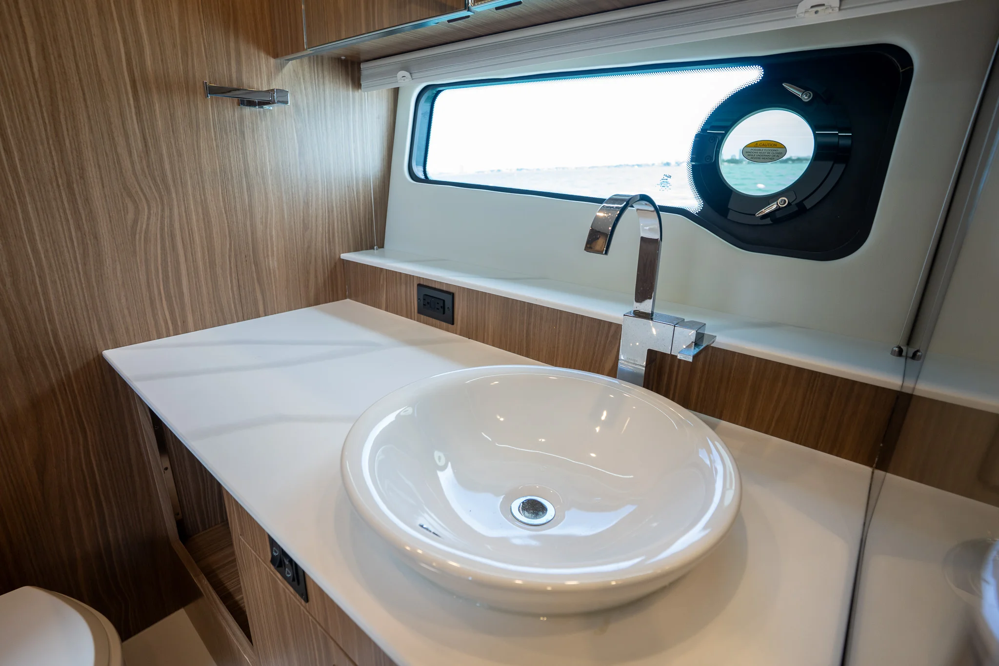 2024 Cruisers Yachts
                                                             50 GLS Image Thumbnail #12