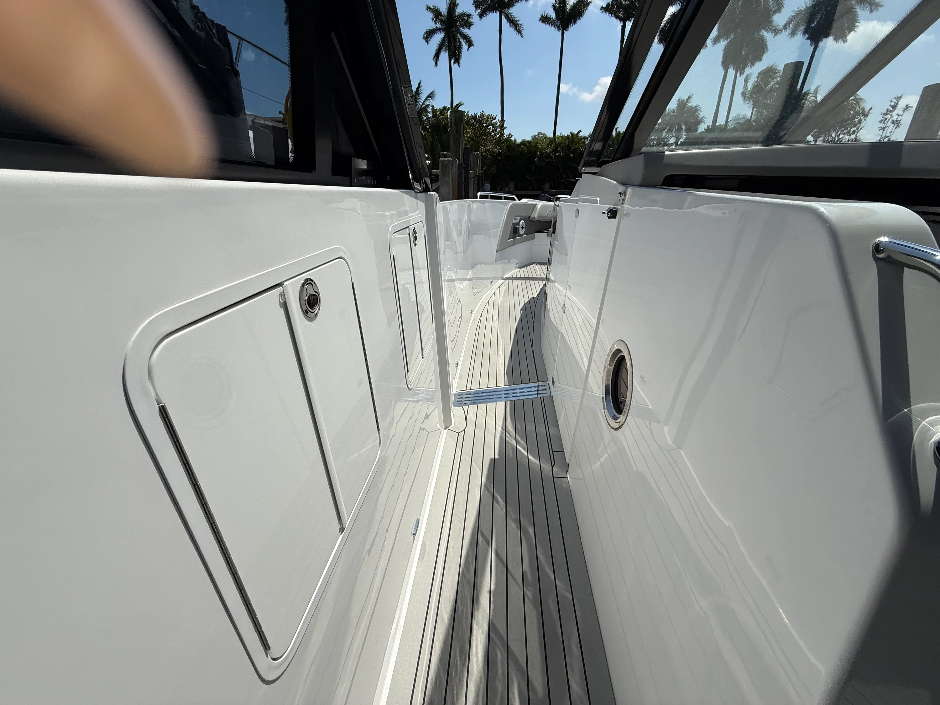 2024 Cruisers Yachts 50 GLS Outboard Image Thumbnail #28