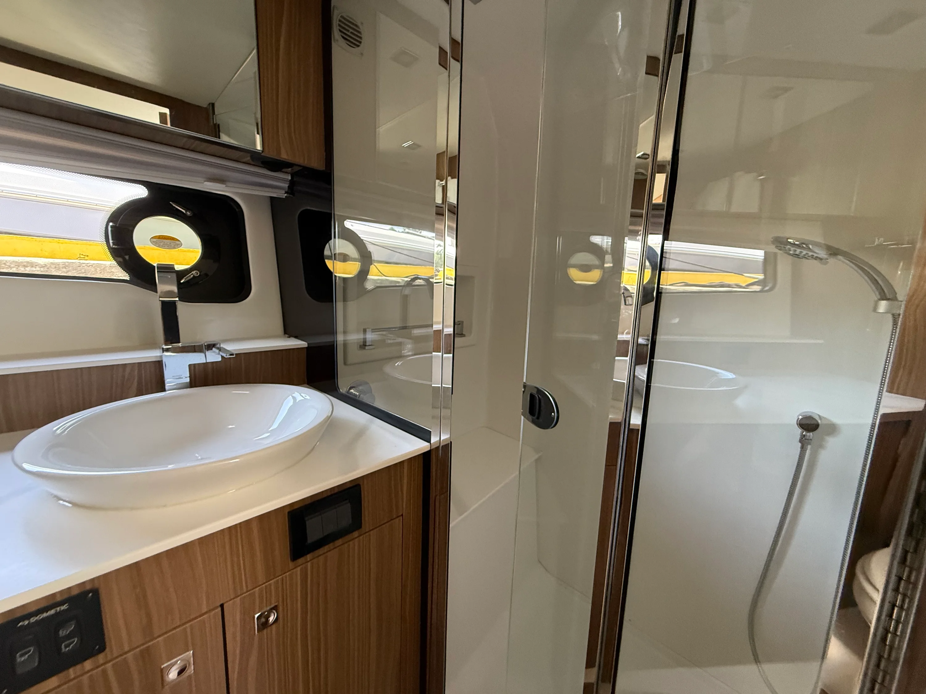 2024 Cruisers Yachts 50 GLS Outboard Image Thumbnail #52