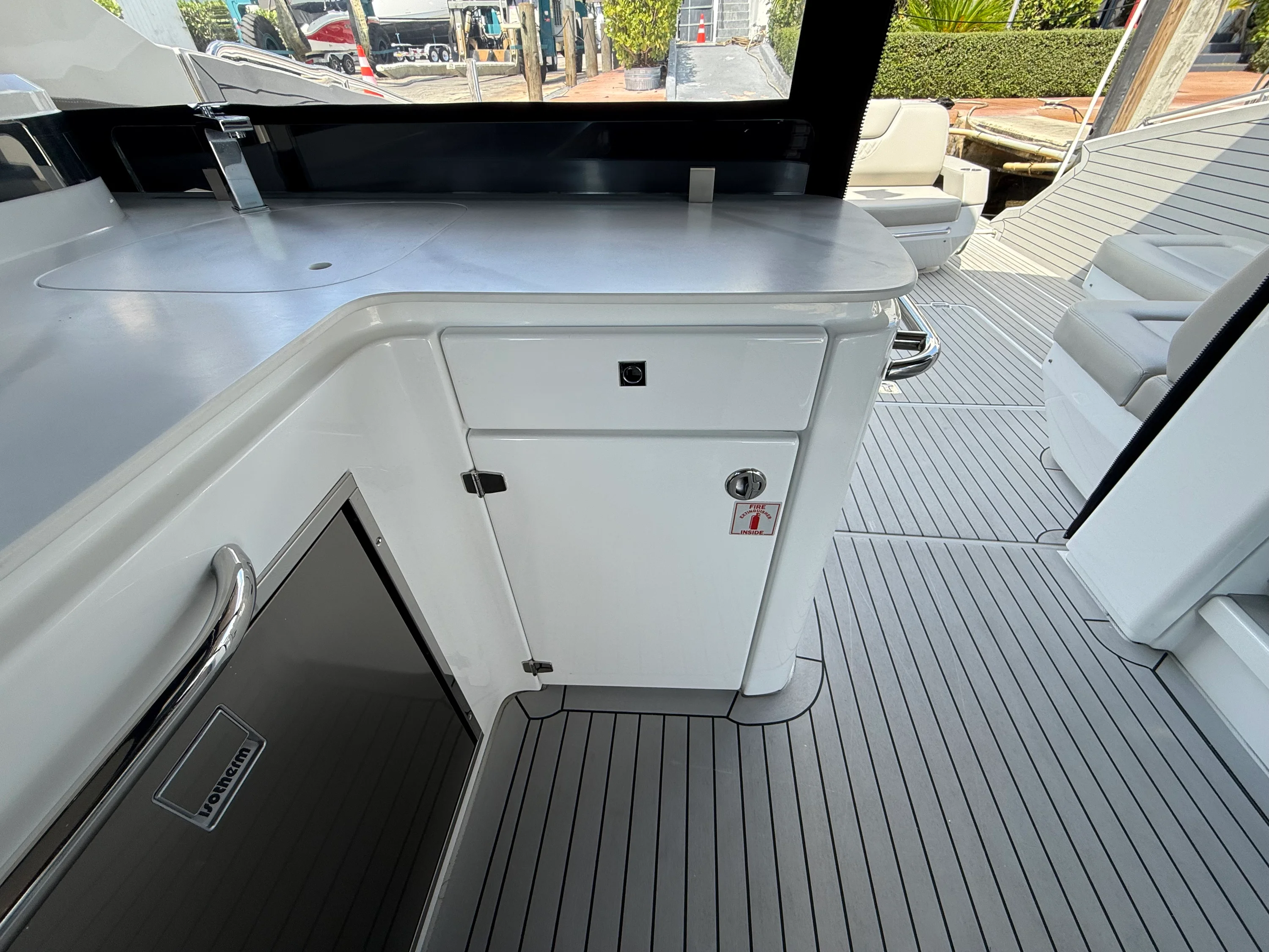 2024 Cruisers Yachts 50 GLS Outboard Image Thumbnail #16