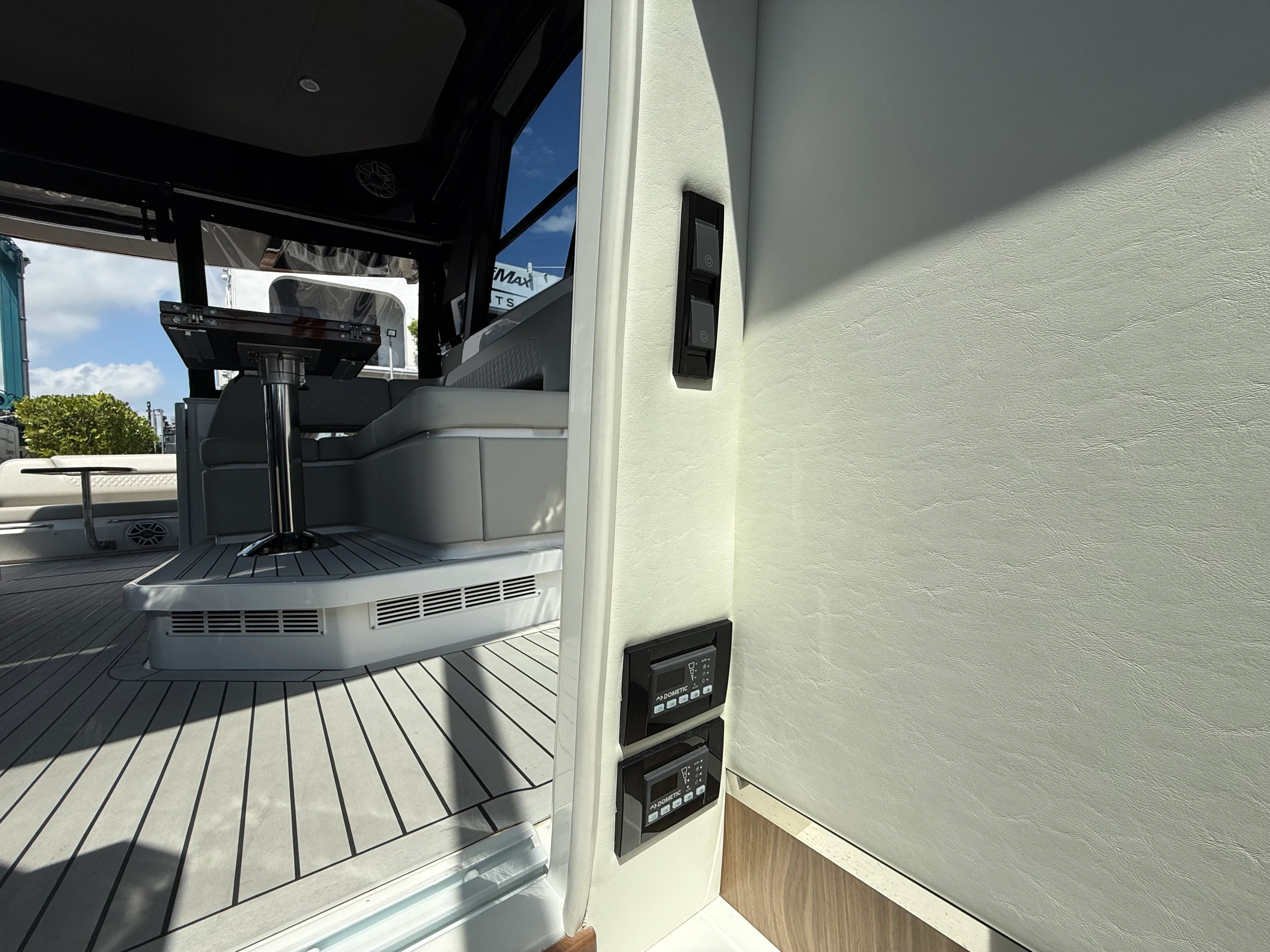 2024 Cruisers Yachts 50 GLS Outboard Image Thumbnail #50