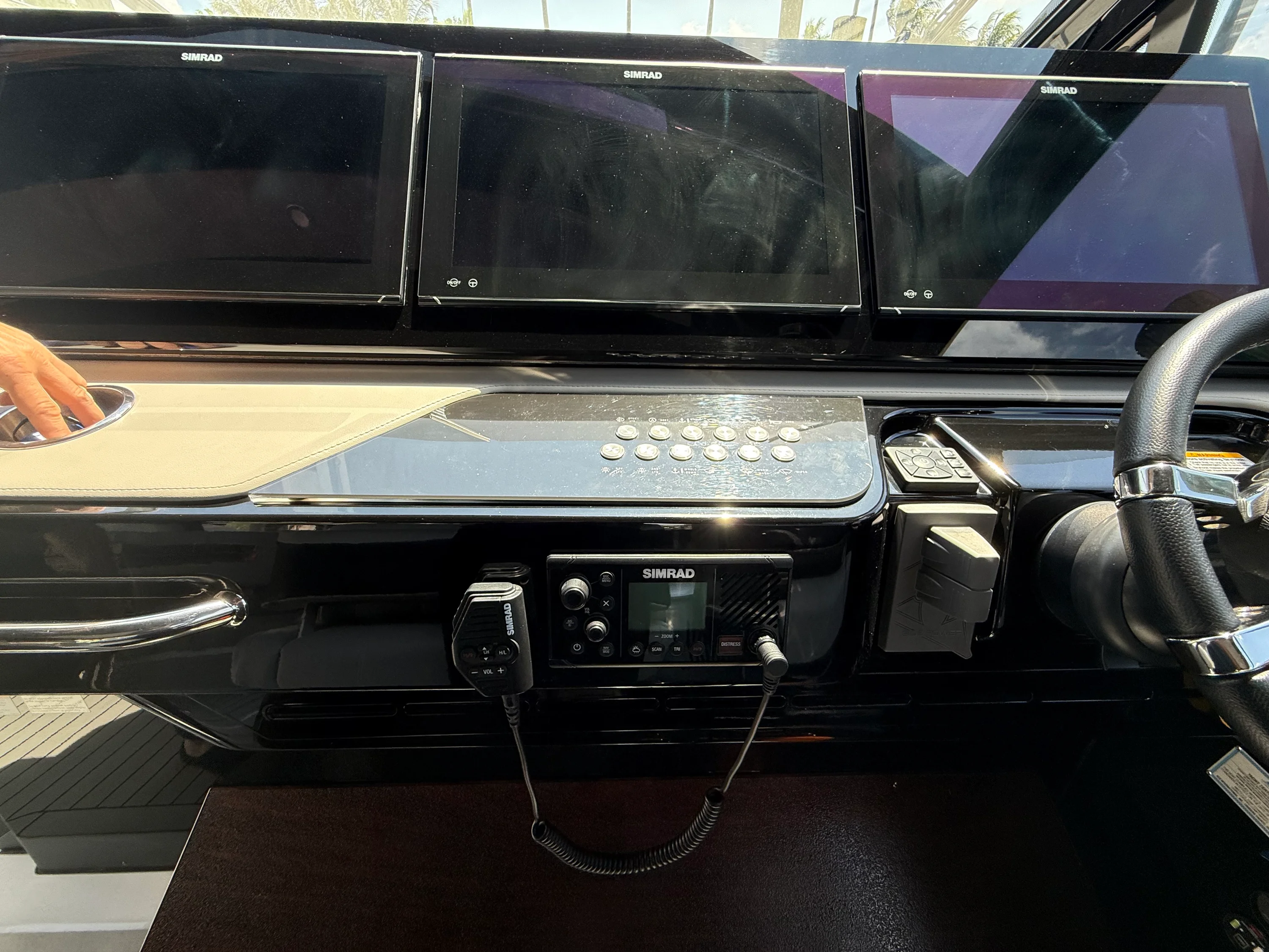 2024 Cruisers Yachts 50 GLS Outboard Image Thumbnail #23