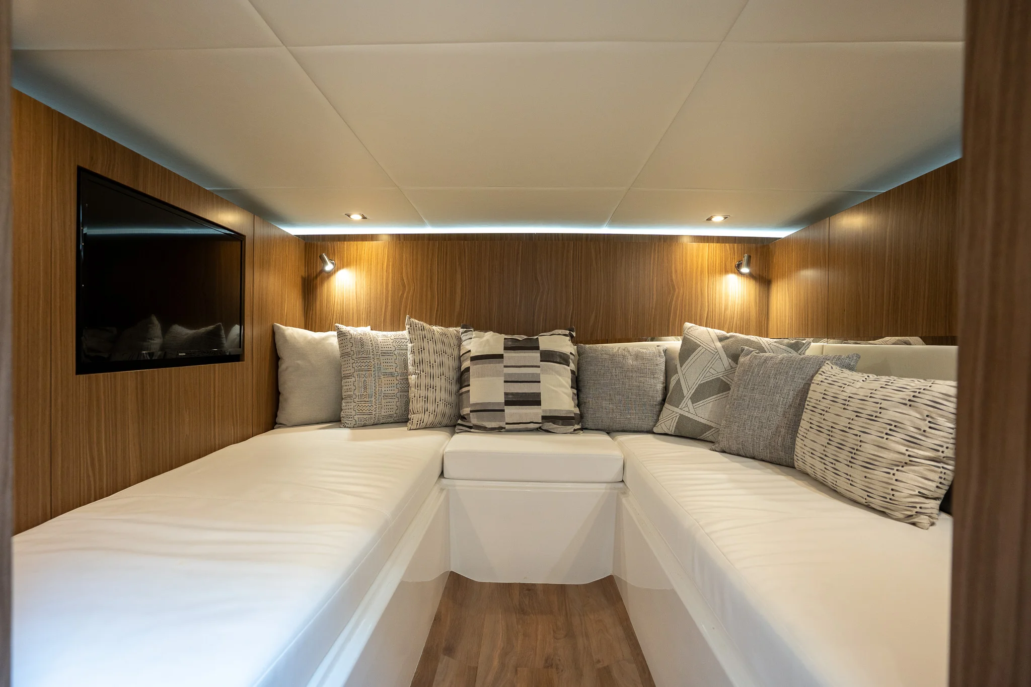 2024 Cruisers Yachts
                                                             50 GLS Image Thumbnail #13