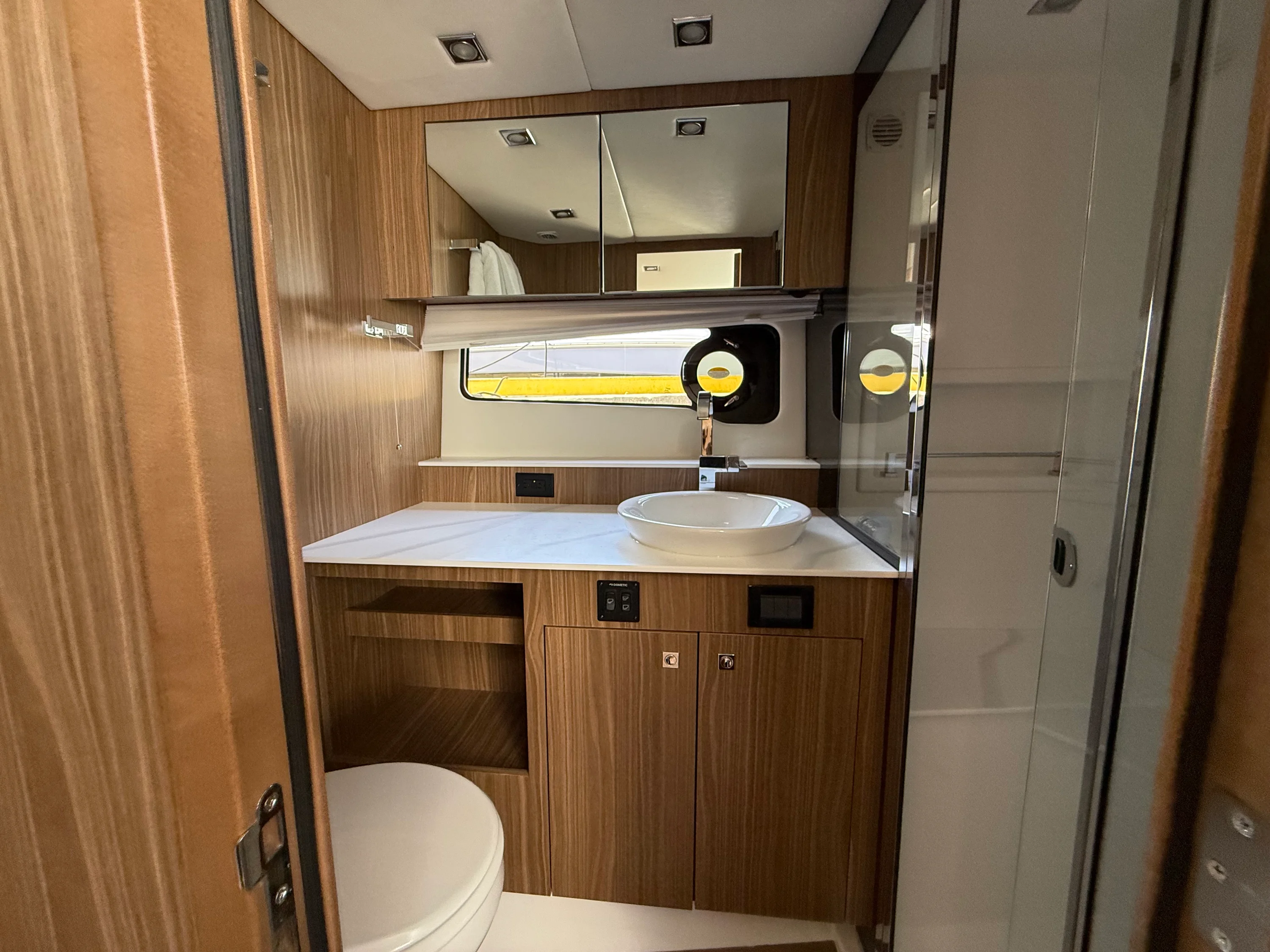 2024 Cruisers Yachts 50 GLS Outboard Image Thumbnail #51