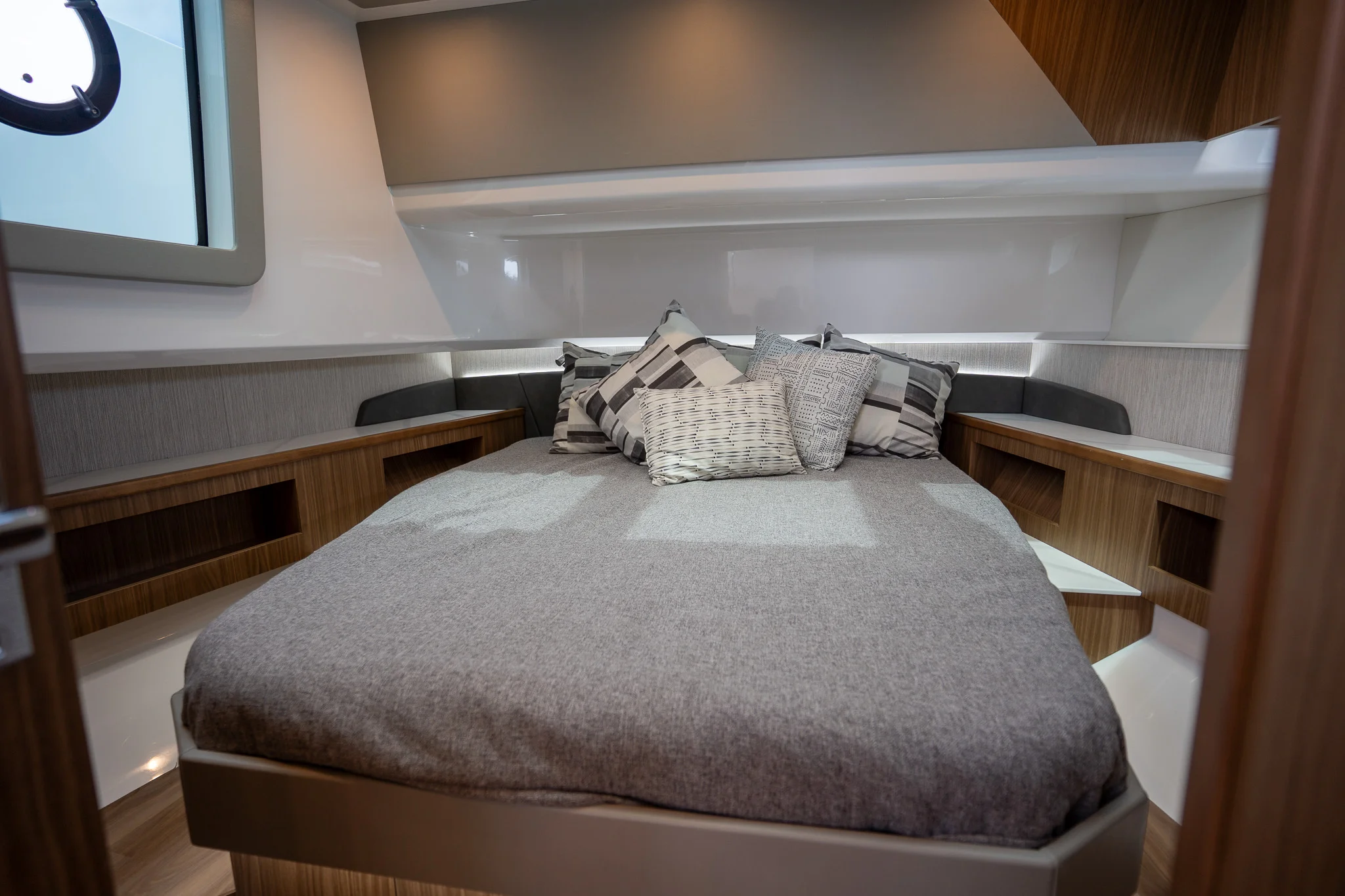 2024 Cruisers Yachts
                                                             50 GLS Image Thumbnail #9