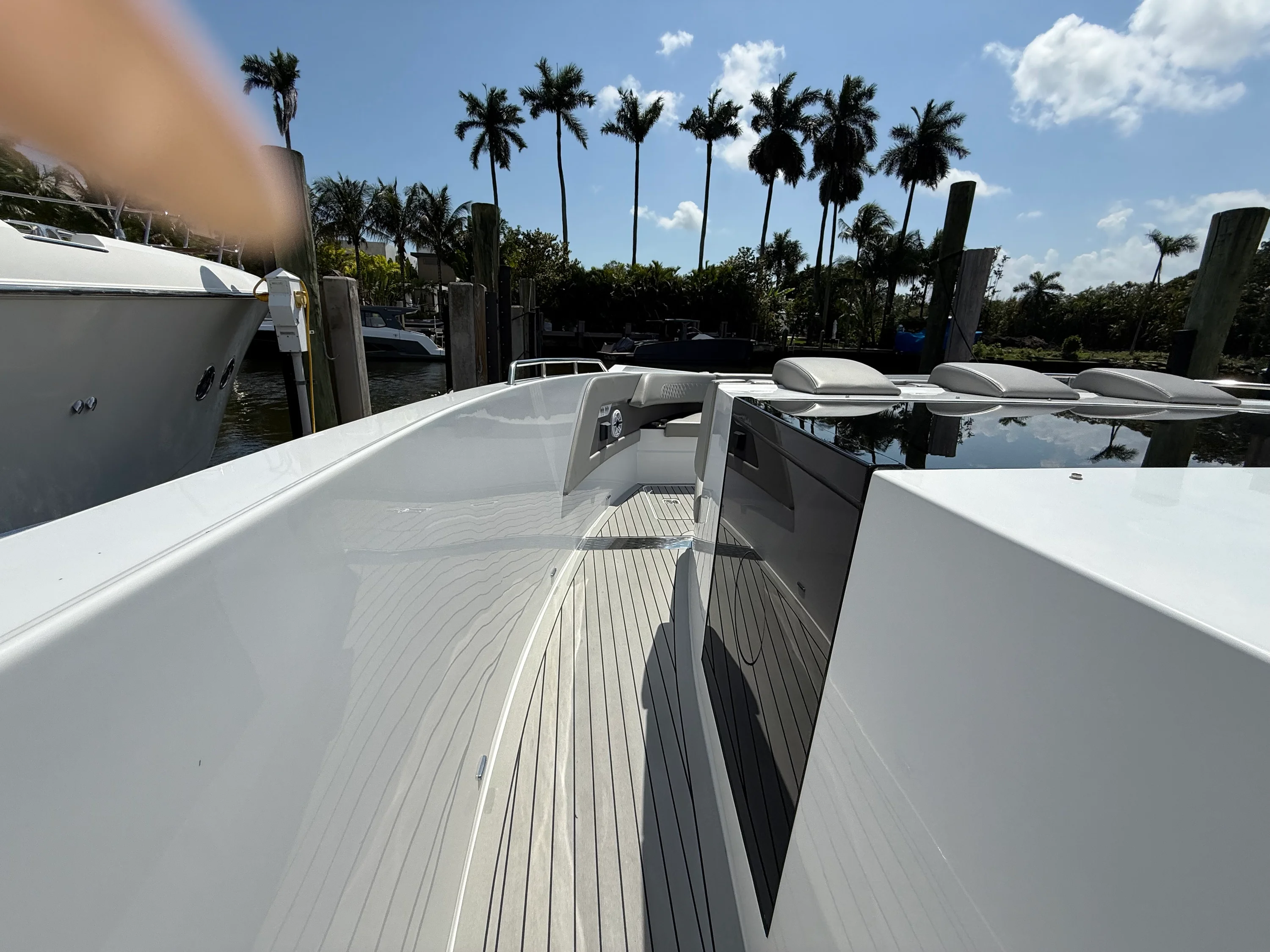 2024 Cruisers Yachts 50 GLS Outboard Image Thumbnail #29
