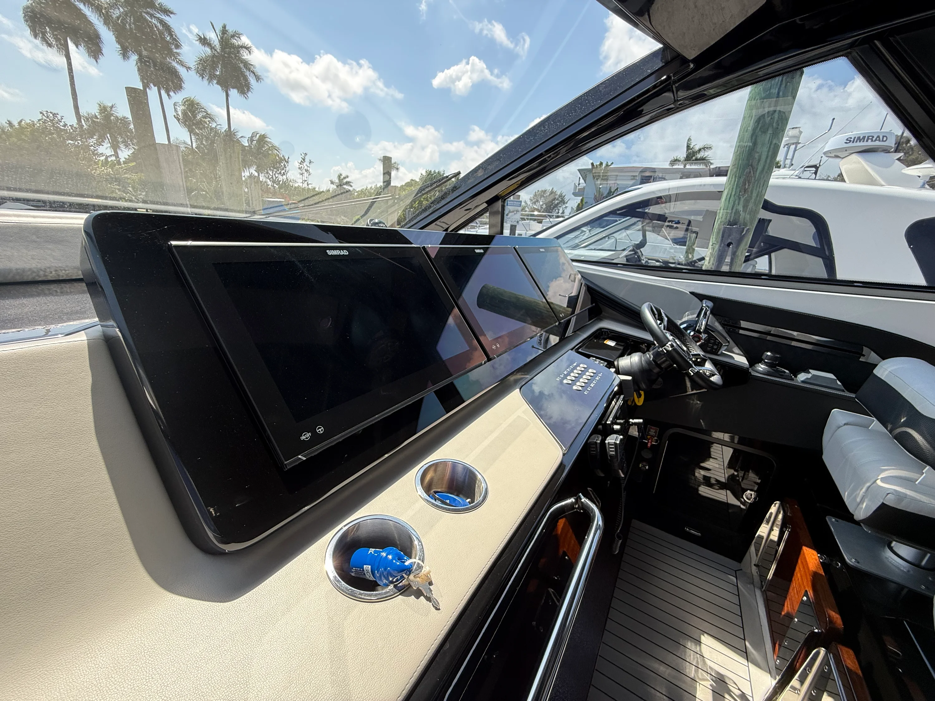 2024 Cruisers Yachts 50 GLS Outboard Image Thumbnail #21